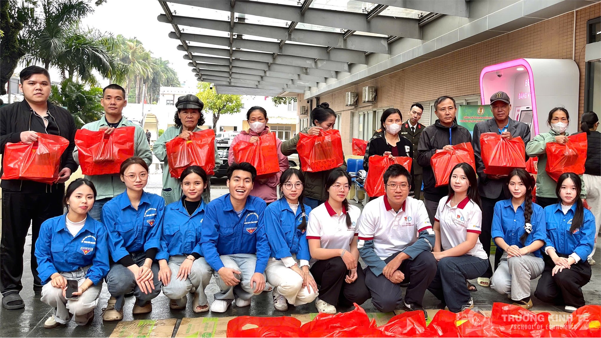 Đoàn thanh niên - Hội sinh viên Trường Kinh tế đồng hành cùng Chùa Đình Quán tổ chức chương trình `Tết yêu thương 2026`