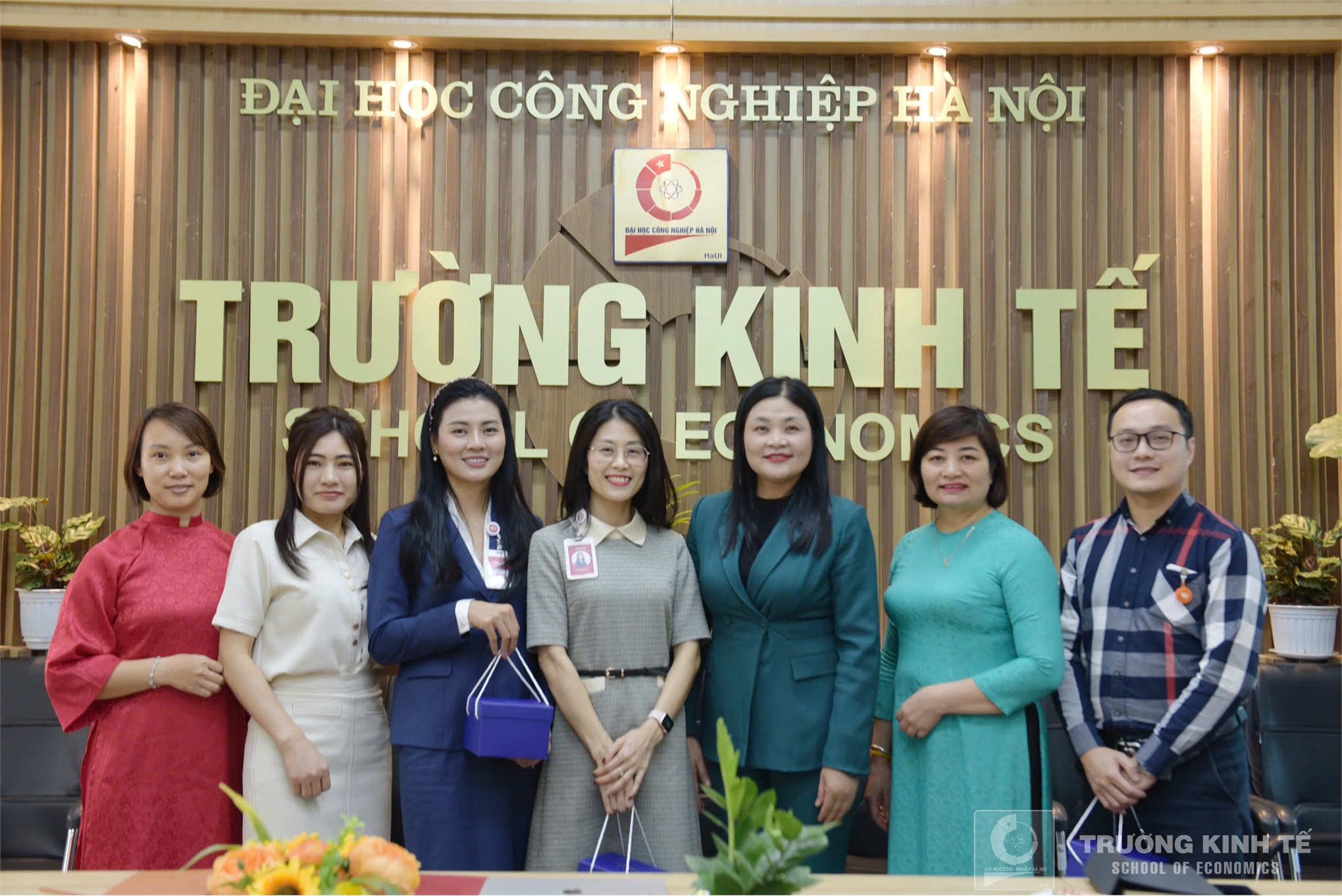 Trường Kinh tế tăng cường hợp tác doanh nghiệp trong lĩnh vực tài chính ngân hàng