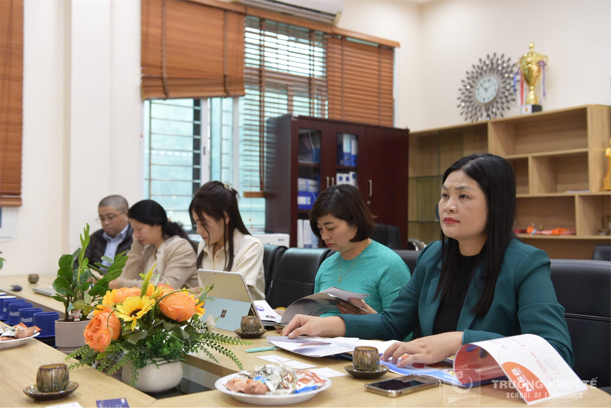 Trường Kinh tế tăng cường hợp tác doanh nghiệp trong lĩnh vực tài chính ngân hàng