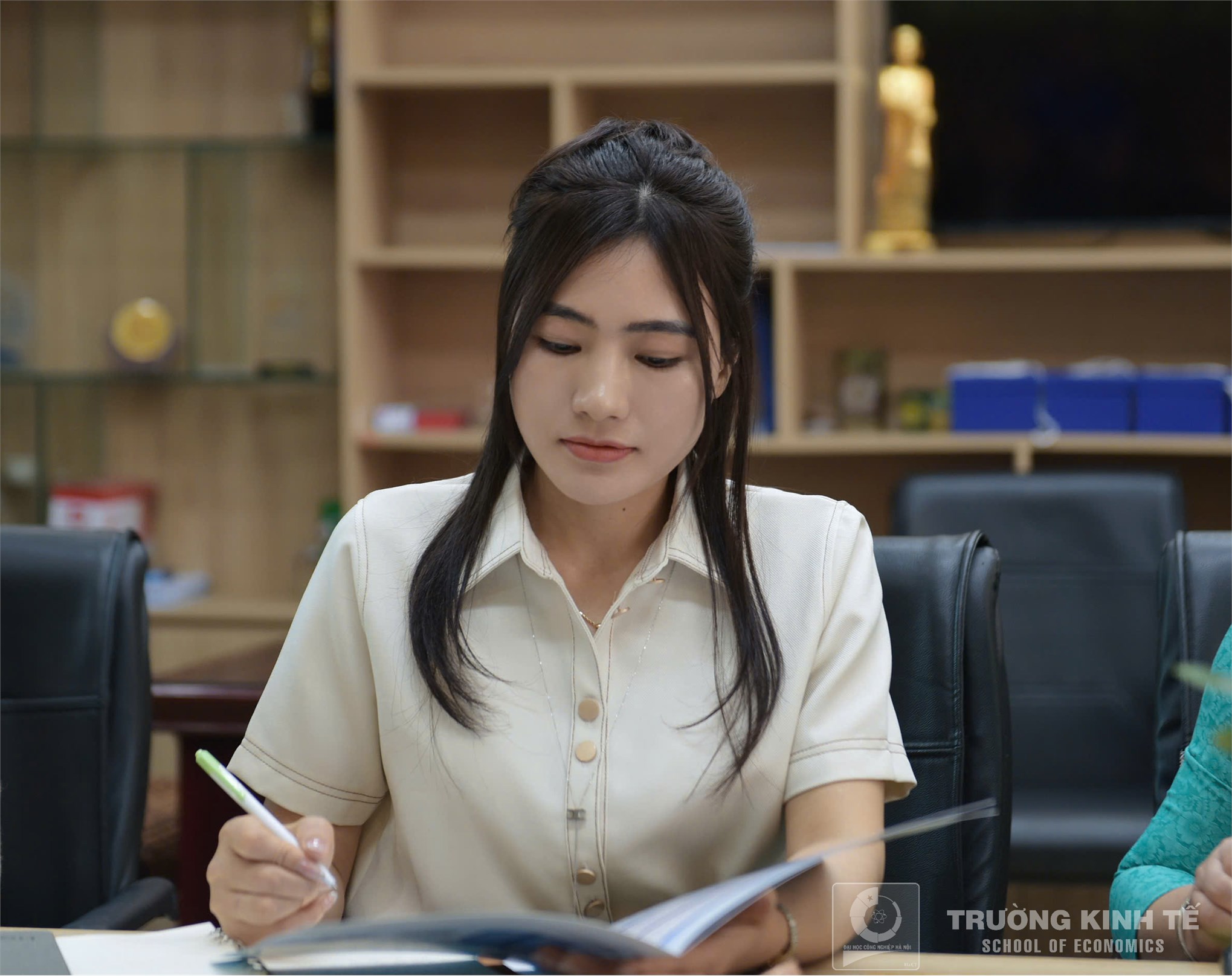 Trường Kinh tế tăng cường hợp tác doanh nghiệp trong lĩnh vực tài chính ngân hàng