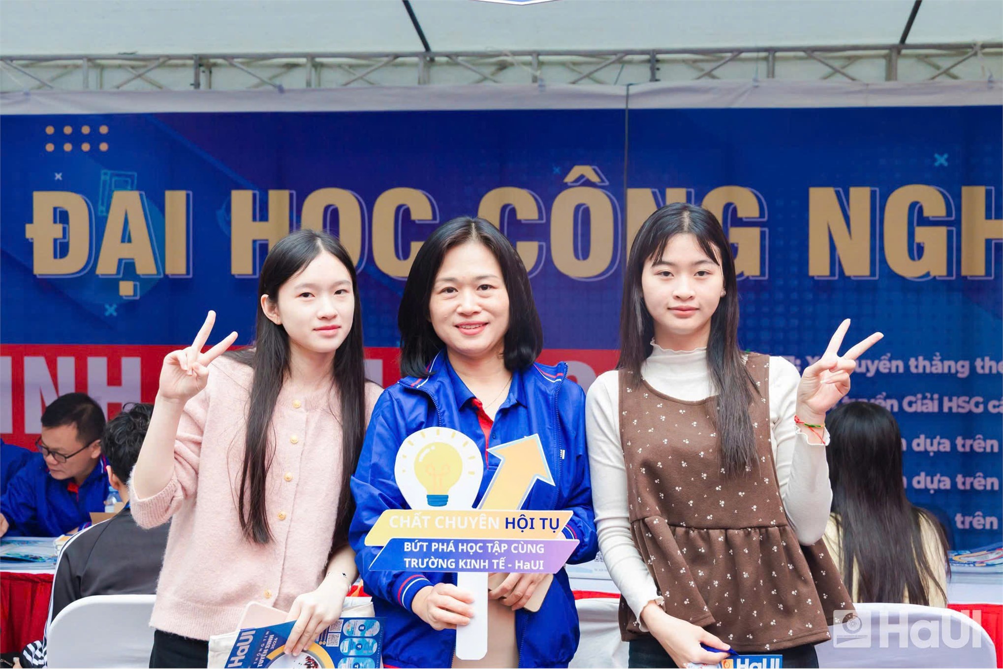 Trường Kinh tế – HaUI đồng hành tư vấn khối ngành Kinh tế tại Ngày hội tư vấn tuyển sinh 2026