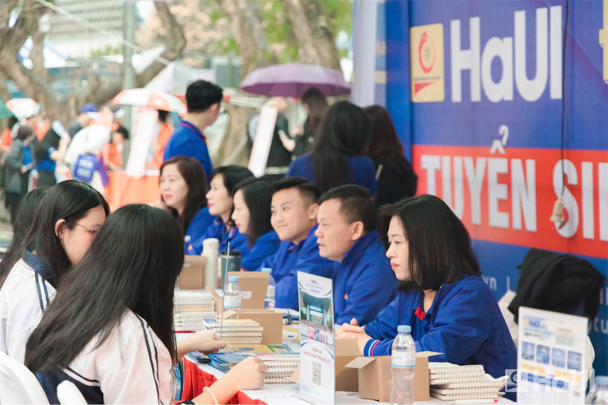 Trường Kinh tế – HaUI đồng hành tư vấn khối ngành Kinh tế tại Ngày hội tư vấn tuyển sinh 2026