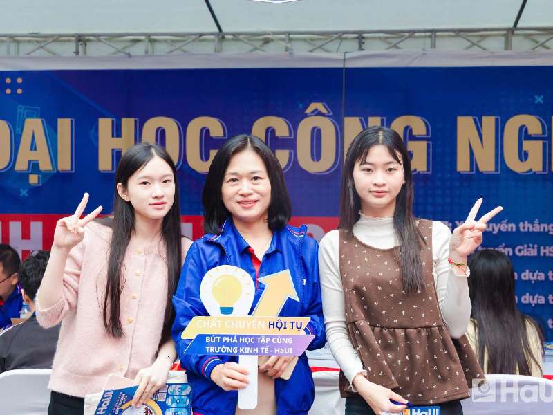 Trường Kinh tế – HaUI đồng hành tư vấn khối ngành Kinh tế tại Ngày hội tư vấn tuyển sinh 2026