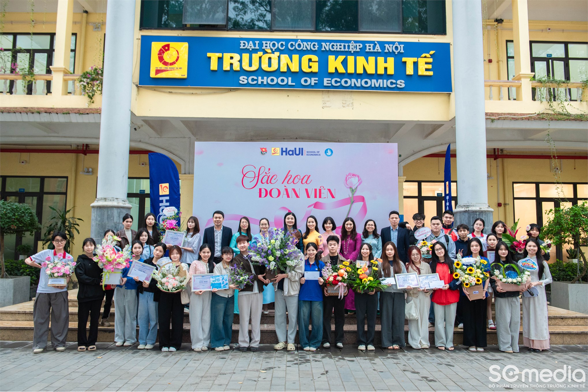 Rực rỡ sắc màu tại Cuộc thi cắm hoa nghệ thuật – chủ đề: `Sắc hoa Đoàn viên`