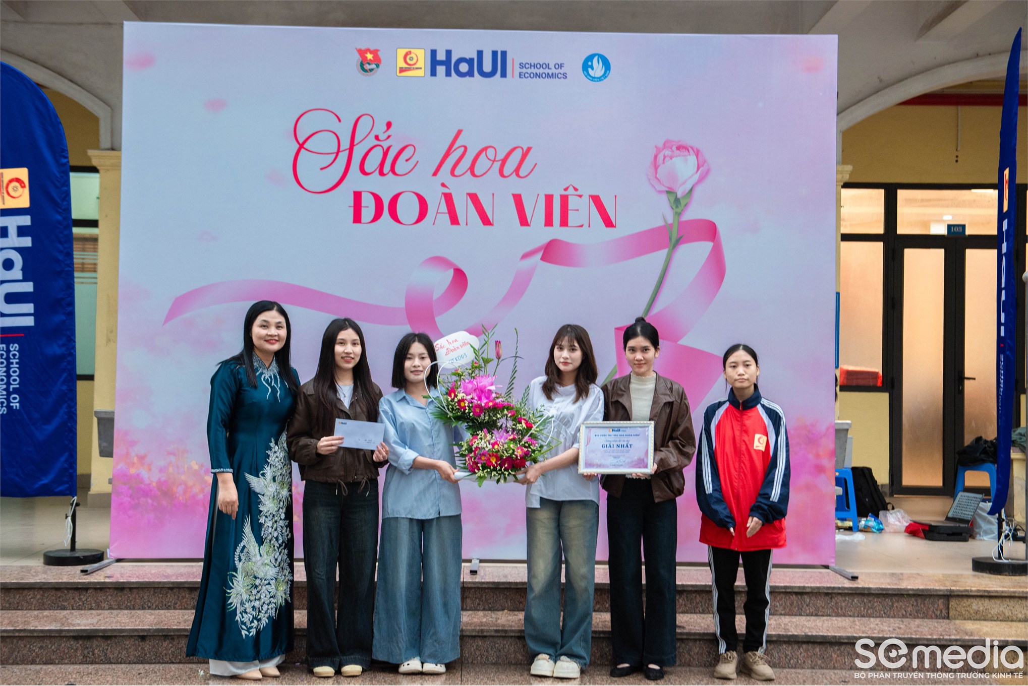 Rực rỡ sắc màu tại Cuộc thi cắm hoa nghệ thuật – chủ đề: `Sắc hoa Đoàn viên`