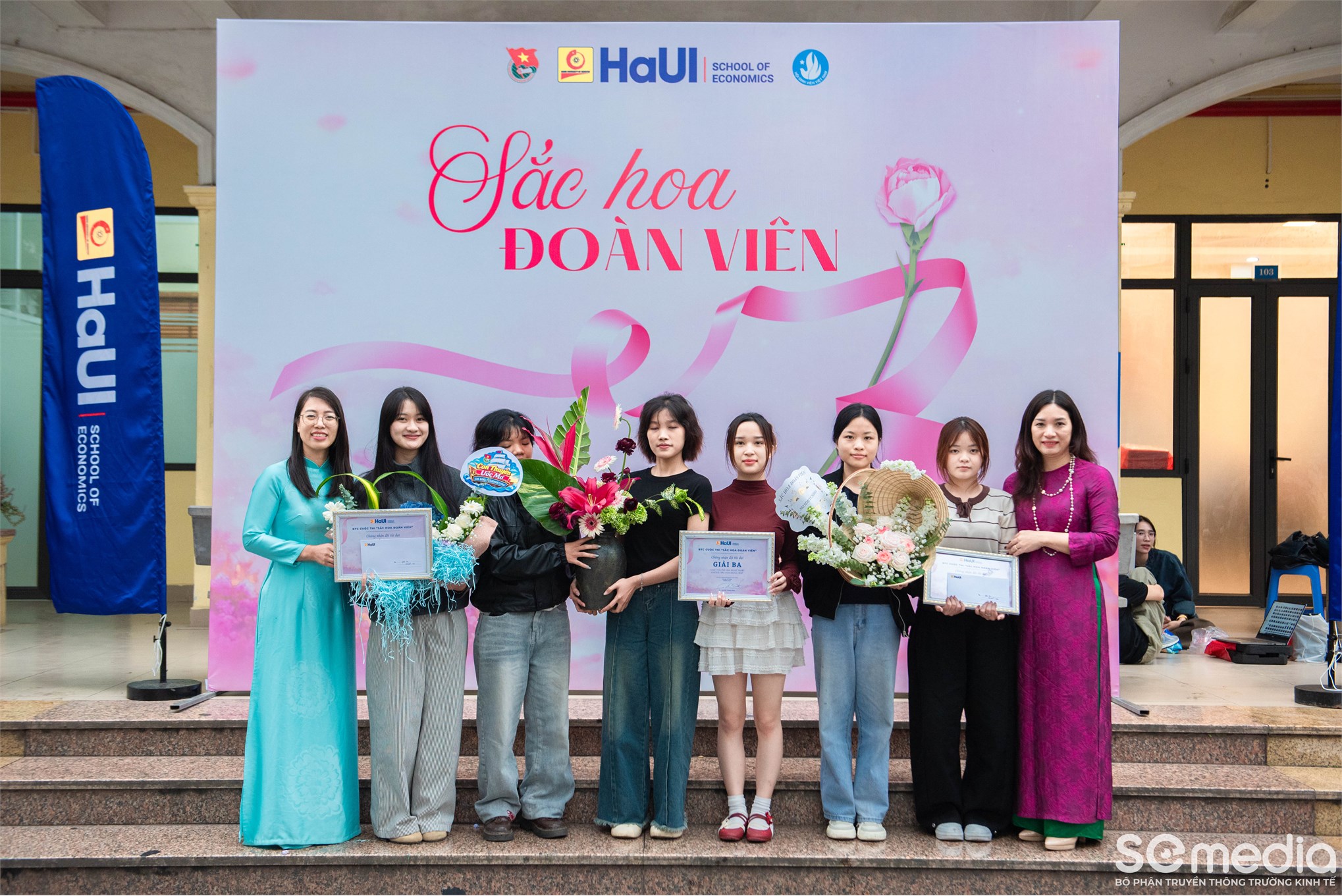 Rực rỡ sắc màu tại Cuộc thi cắm hoa nghệ thuật – chủ đề: `Sắc hoa Đoàn viên`