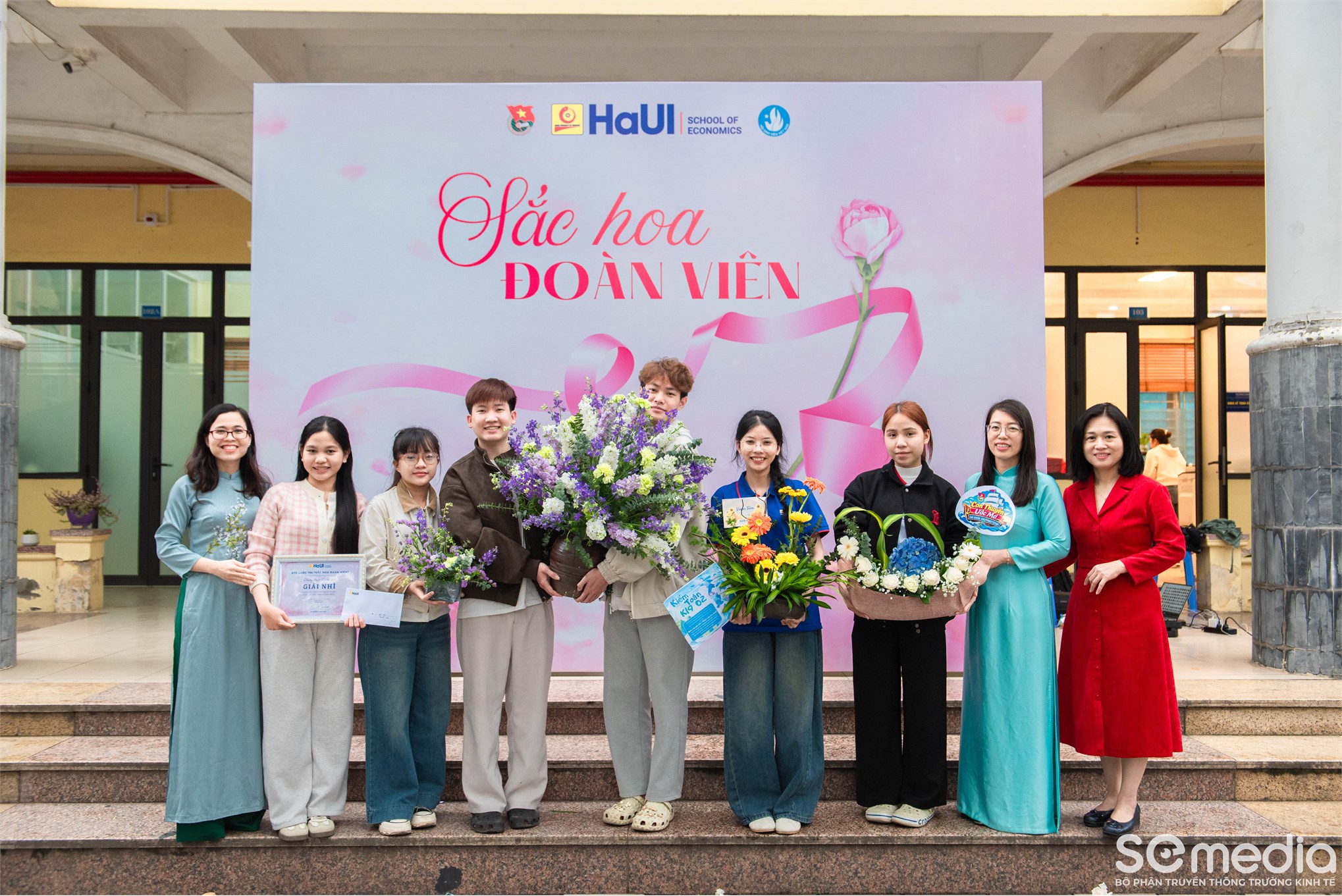 Rực rỡ sắc màu tại Cuộc thi cắm hoa nghệ thuật – chủ đề: `Sắc hoa Đoàn viên`