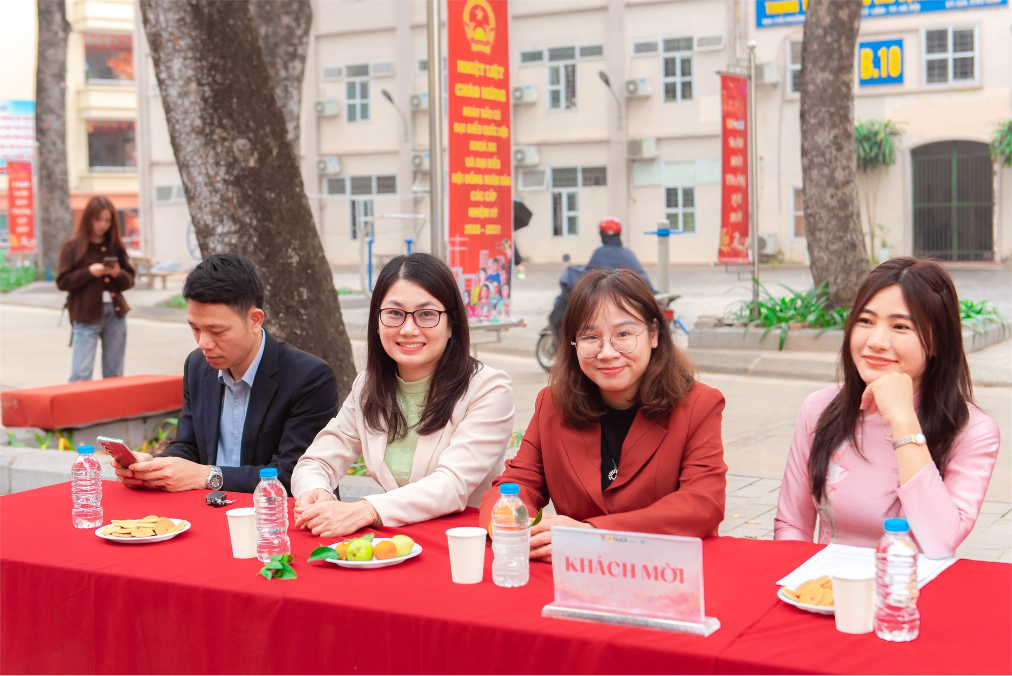 Rực rỡ sắc màu tại Cuộc thi cắm hoa nghệ thuật – chủ đề: `Sắc hoa Đoàn viên`