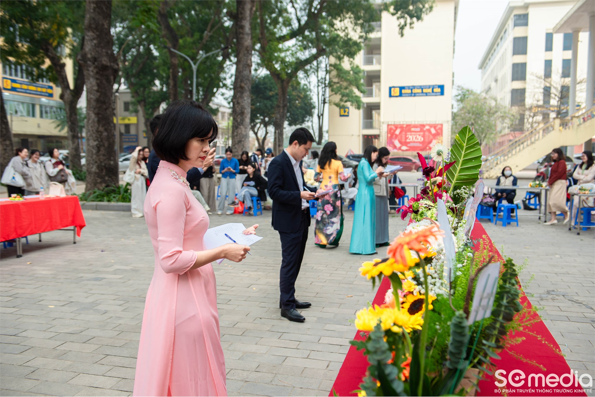 Rực rỡ sắc màu tại Cuộc thi cắm hoa nghệ thuật – chủ đề: `Sắc hoa Đoàn viên`