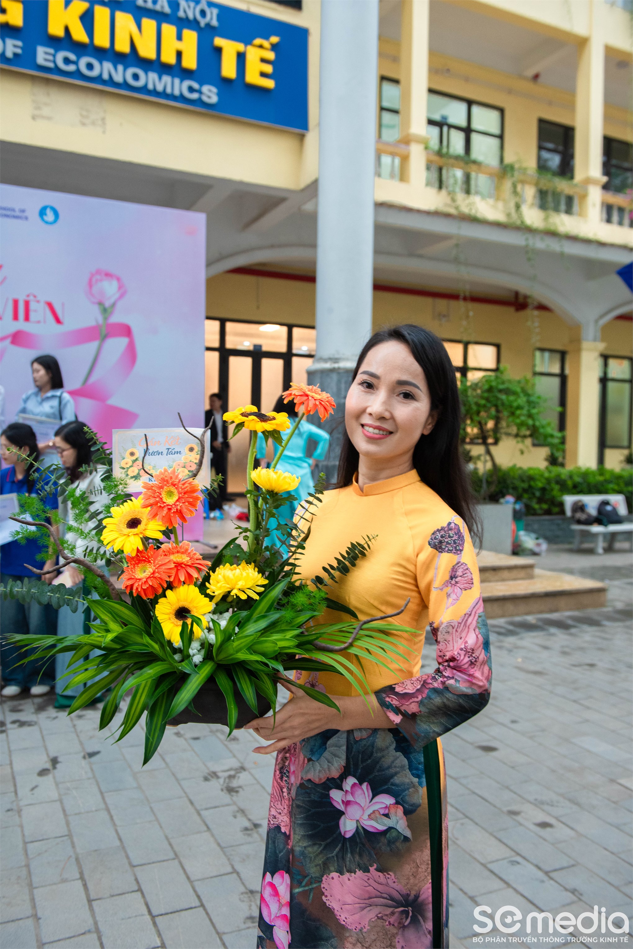 Rực rỡ sắc màu tại Cuộc thi cắm hoa nghệ thuật – chủ đề: `Sắc hoa Đoàn viên`