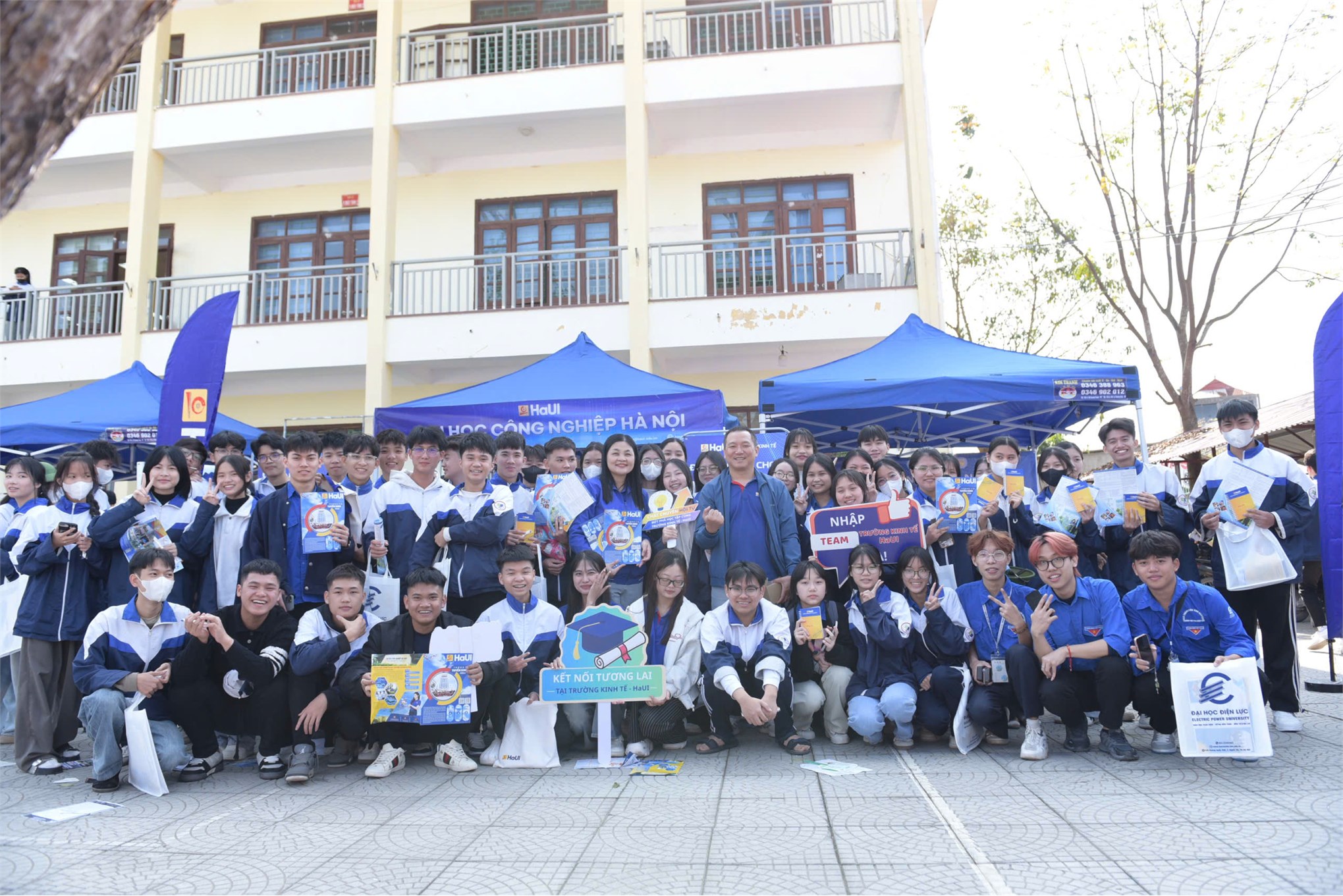 Trường Kinh tế, Đại học Công nghiệp Hà Nội tư vấn hướng nghiệp và tuyển sinh tại Trường THPT Hiệp Hòa số 3