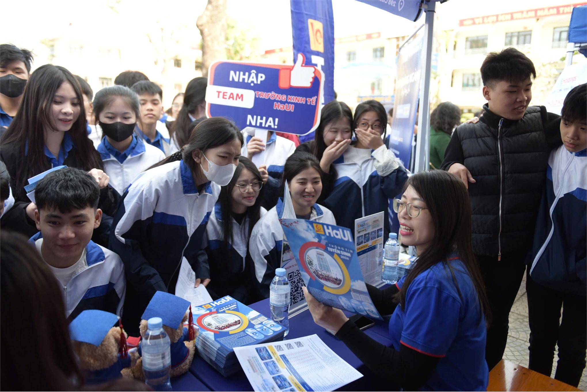 Trường Kinh tế, Đại học Công nghiệp Hà Nội tư vấn hướng nghiệp và tuyển sinh tại Trường THPT Hiệp Hòa số 3