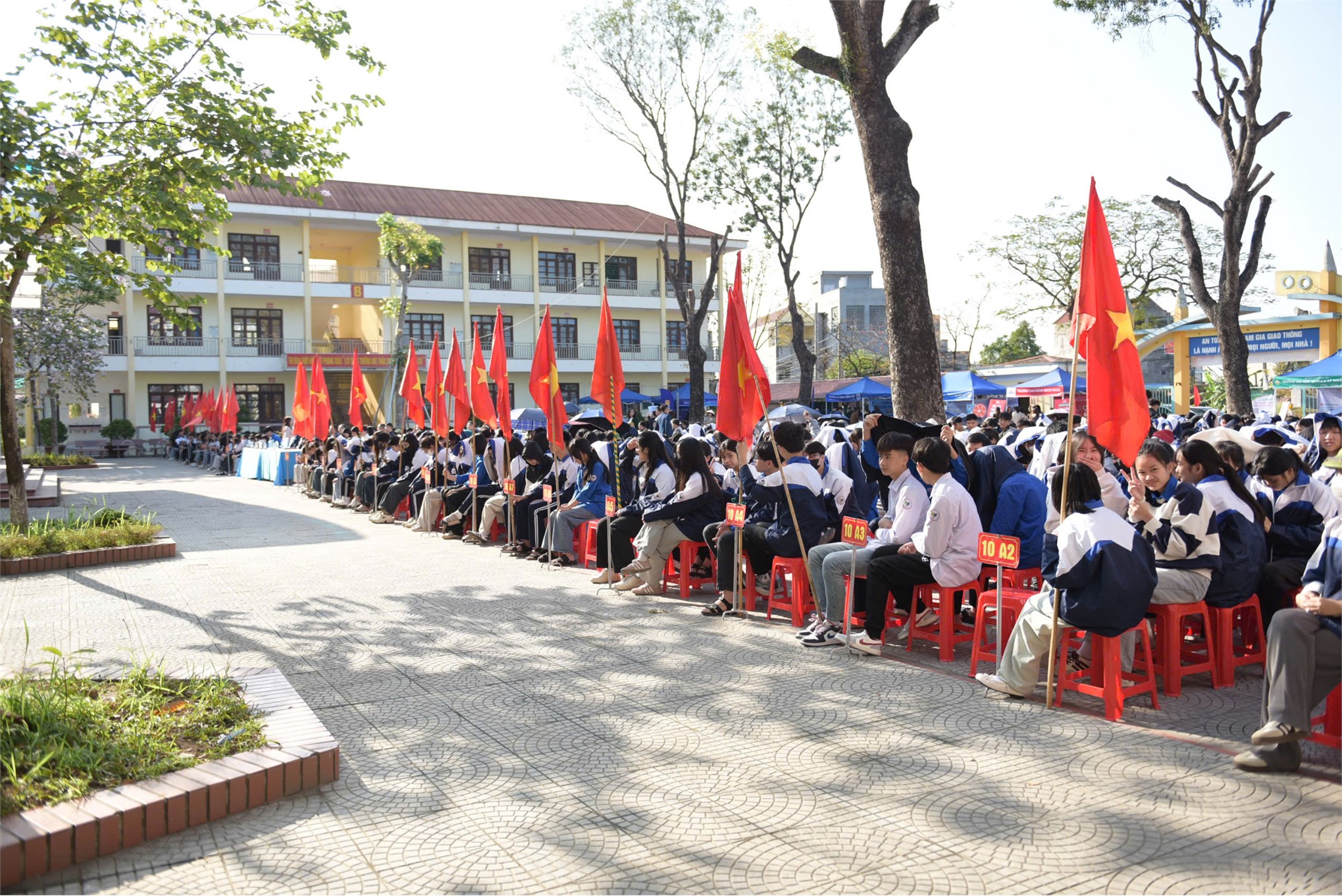 Trường Kinh tế, Đại học Công nghiệp Hà Nội tư vấn hướng nghiệp và tuyển sinh tại Trường THPT Hiệp Hòa số 3
