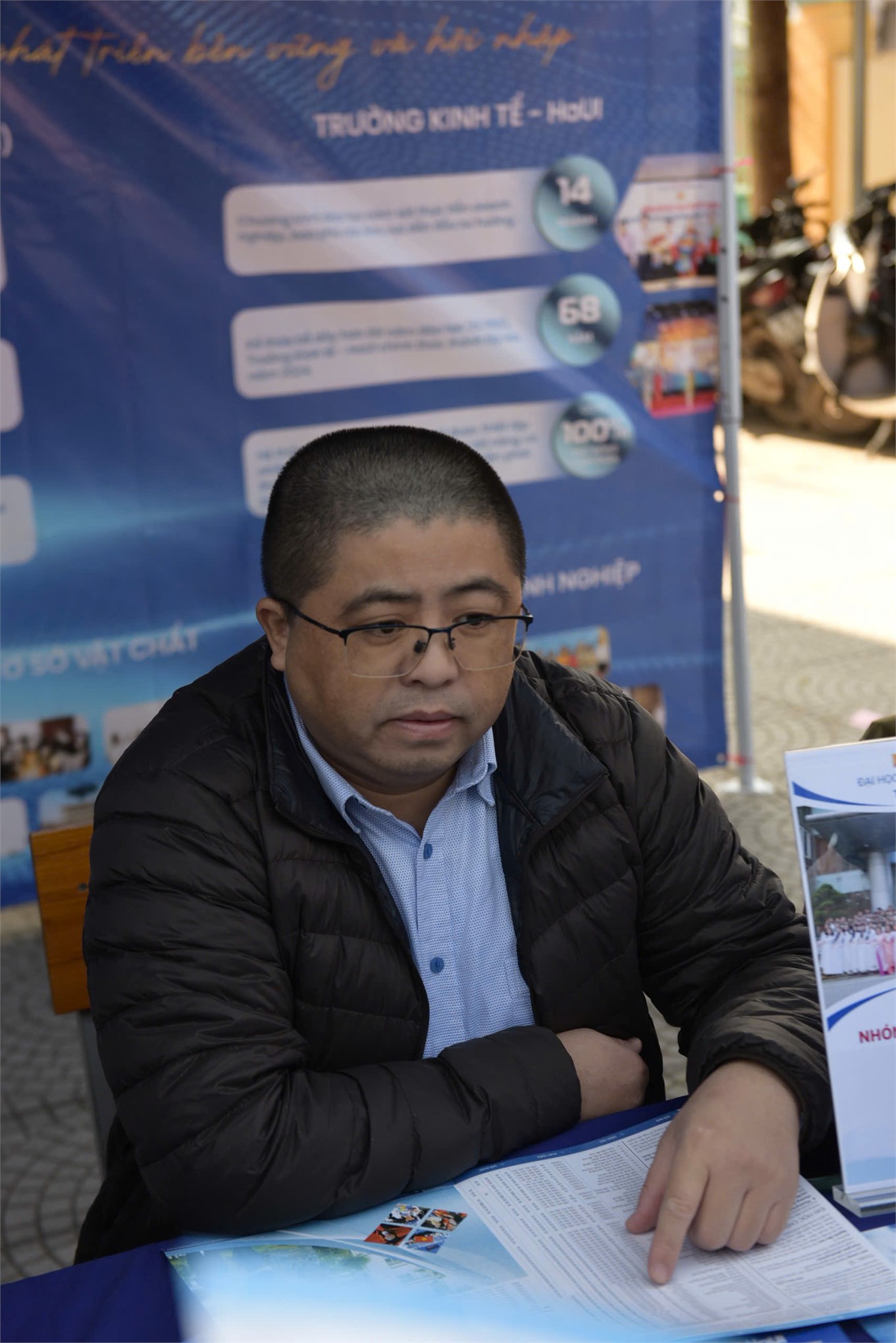 Trường Kinh tế, Đại học Công nghiệp Hà Nội tư vấn hướng nghiệp và tuyển sinh tại Trường THPT Hiệp Hòa số 3