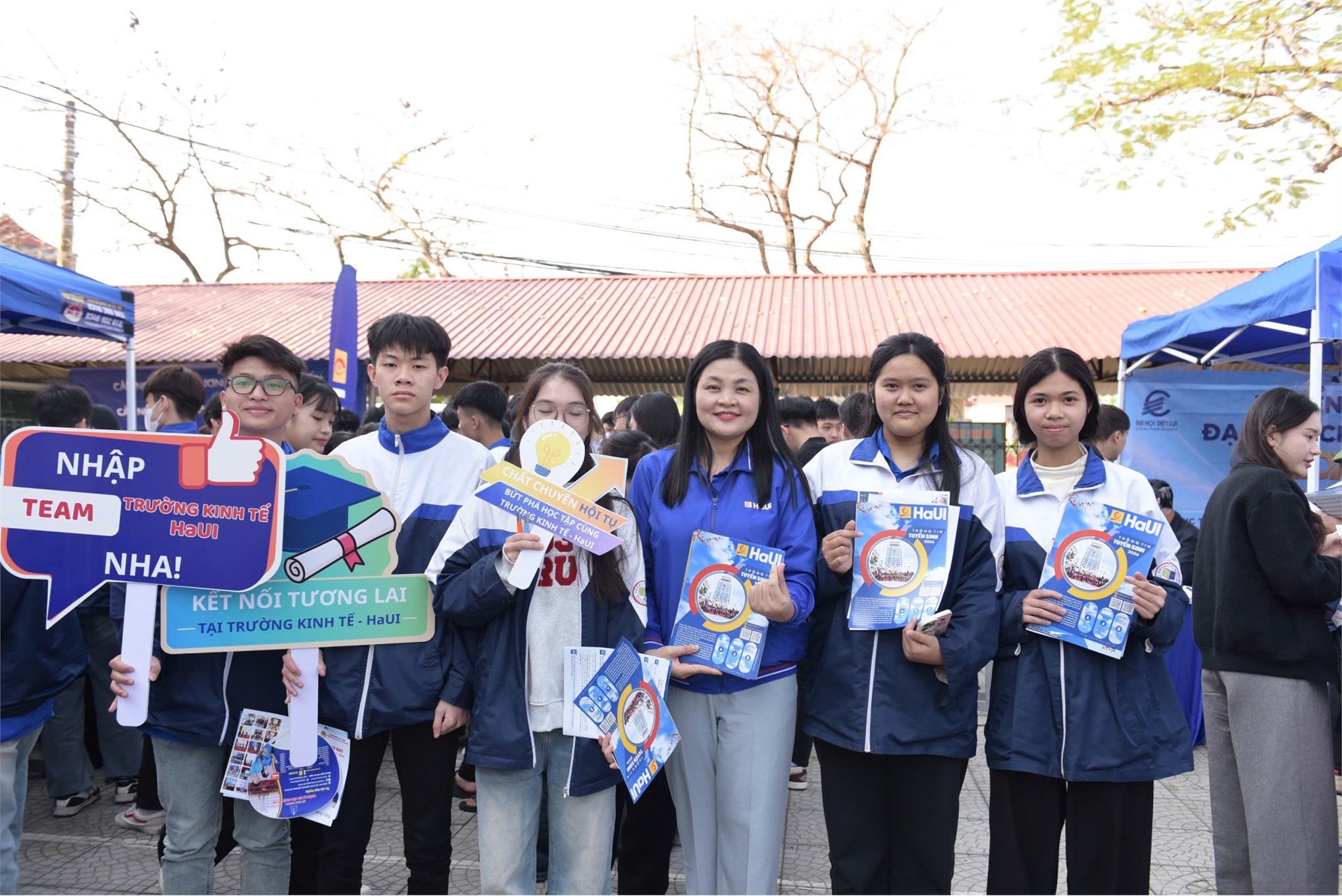 Trường Kinh tế, Đại học Công nghiệp Hà Nội tư vấn hướng nghiệp và tuyển sinh tại Trường THPT Hiệp Hòa số 3