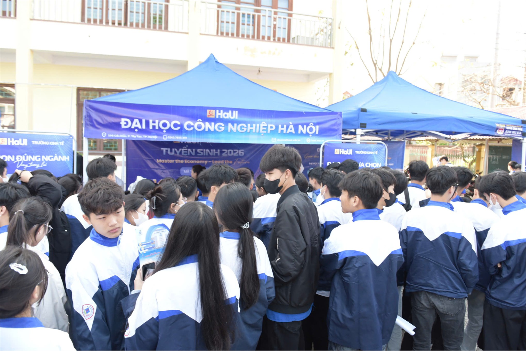 Trường Kinh tế, Đại học Công nghiệp Hà Nội tư vấn hướng nghiệp và tuyển sinh tại Trường THPT Hiệp Hòa số 3