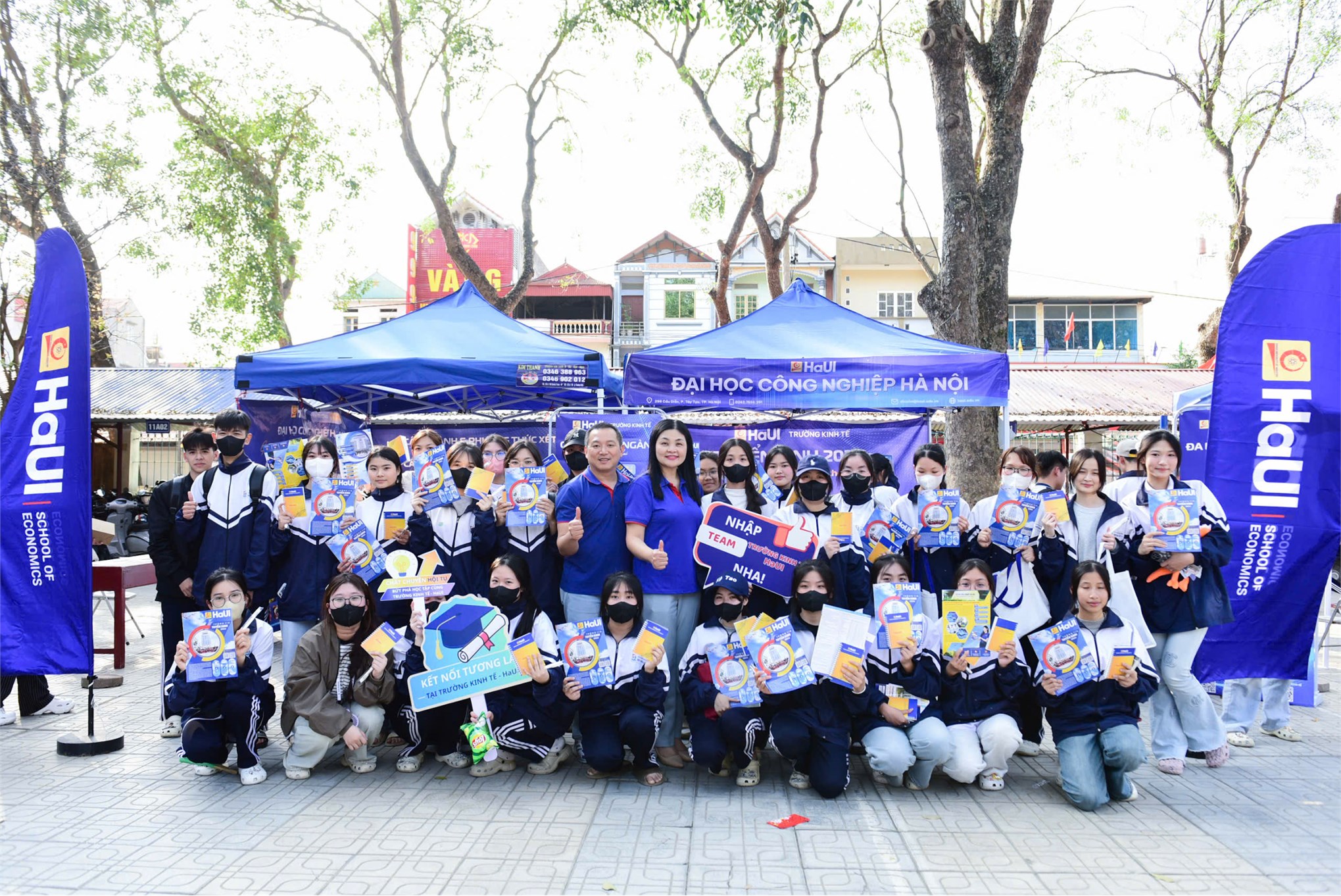 Trường Kinh tế, Đại học Công nghiệp Hà Nội tư vấn hướng nghiệp và tuyển sinh tại Trường THPT Hiệp Hòa số 2