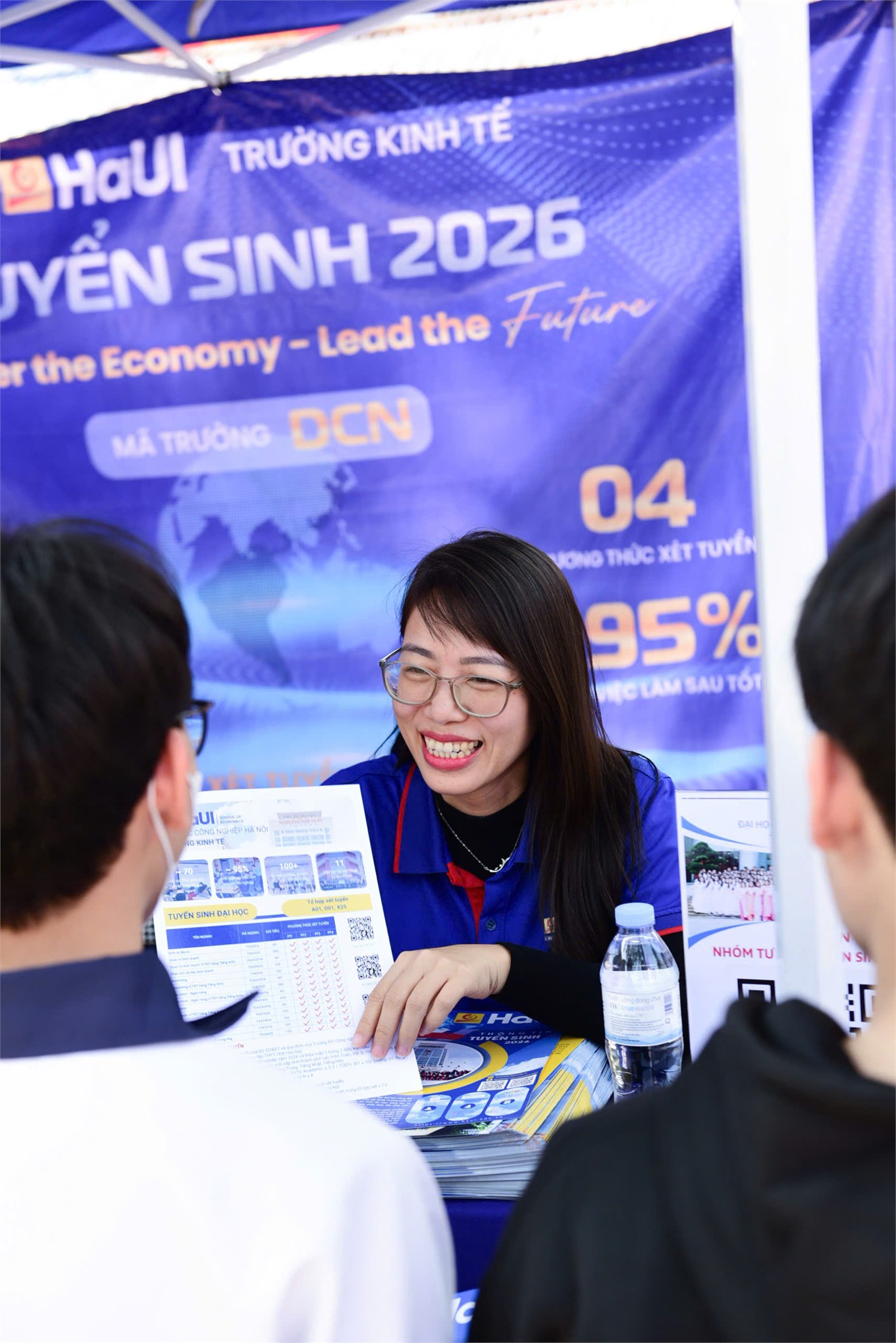 Trường Kinh tế, Đại học Công nghiệp Hà Nội tư vấn hướng nghiệp và tuyển sinh tại Trường THPT Hiệp Hòa số 2