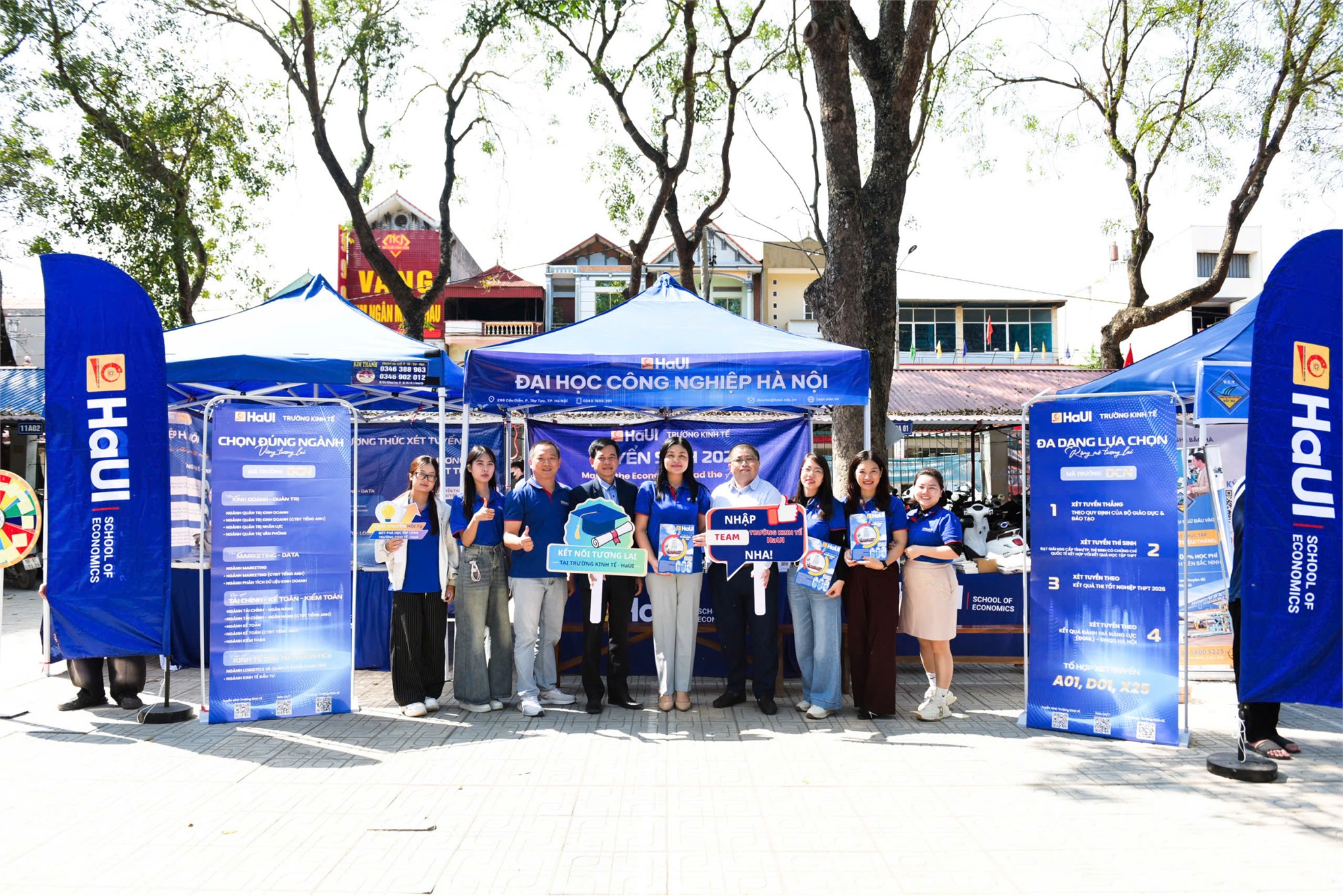 Trường Kinh tế, Đại học Công nghiệp Hà Nội tư vấn hướng nghiệp và tuyển sinh tại Trường THPT Hiệp Hòa số 2