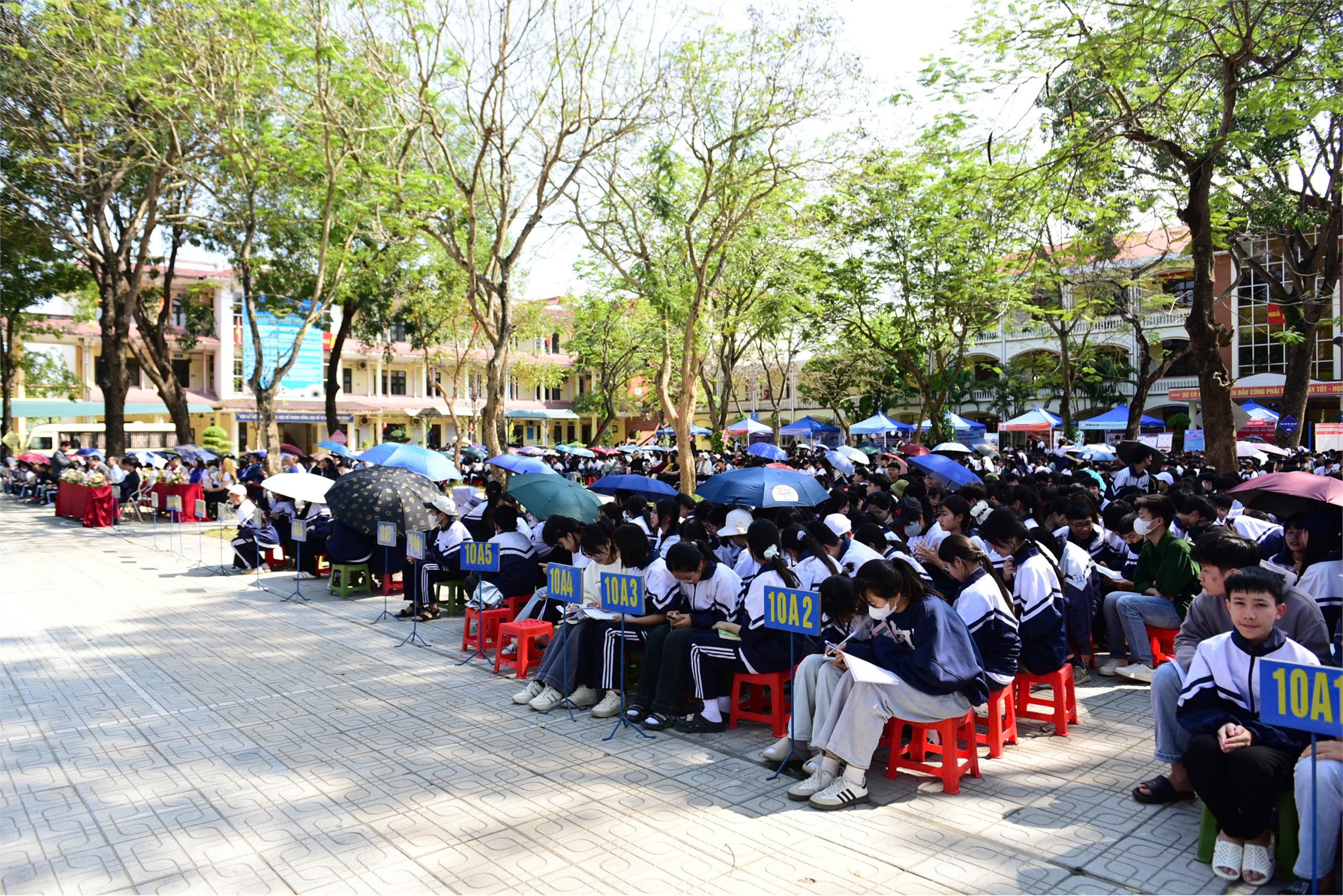 Trường Kinh tế, Đại học Công nghiệp Hà Nội tư vấn hướng nghiệp và tuyển sinh tại Trường THPT Hiệp Hòa số 2