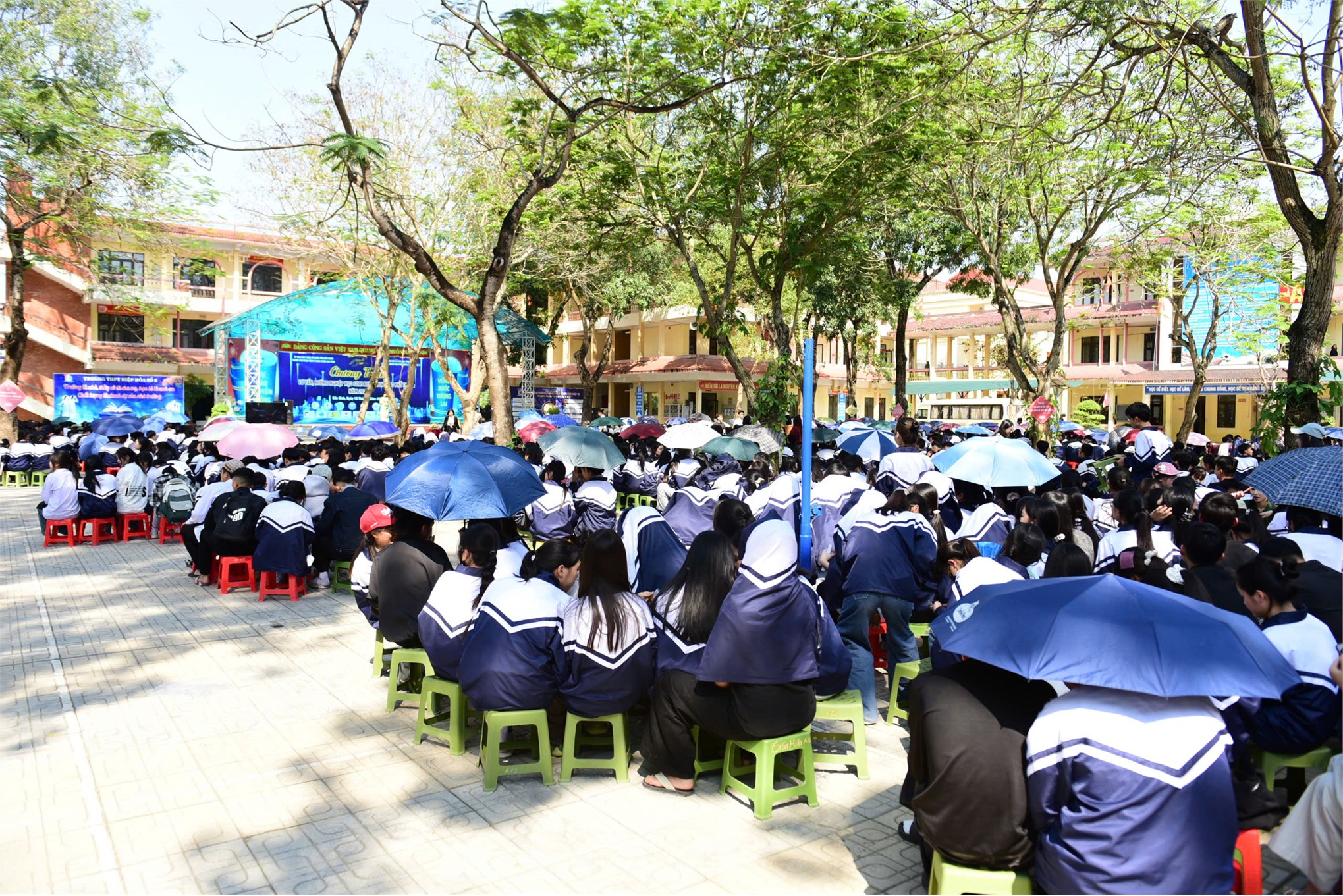 Trường Kinh tế, Đại học Công nghiệp Hà Nội tư vấn hướng nghiệp và tuyển sinh tại Trường THPT Hiệp Hòa số 2