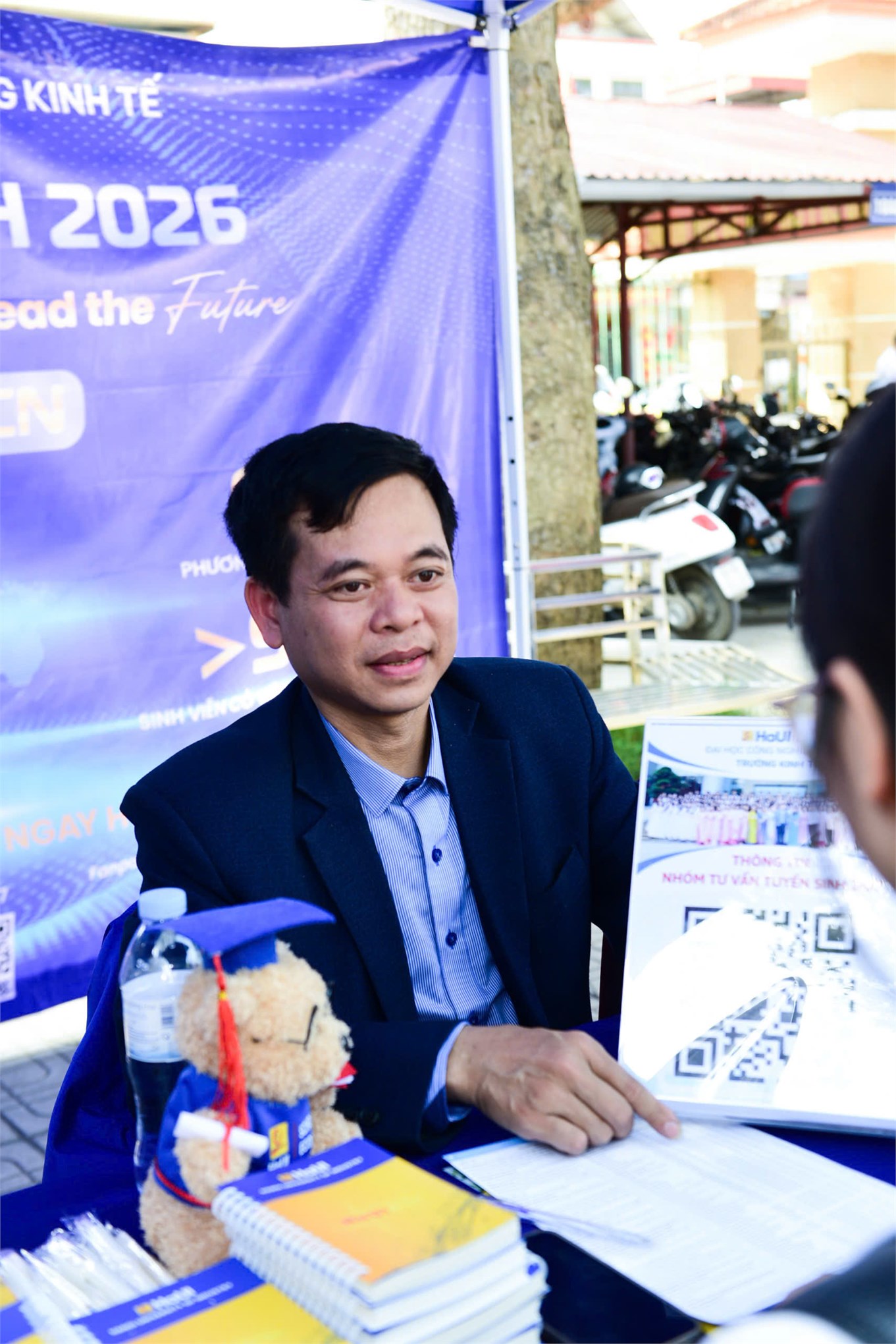 Trường Kinh tế, Đại học Công nghiệp Hà Nội tư vấn hướng nghiệp và tuyển sinh tại Trường THPT Hiệp Hòa số 2