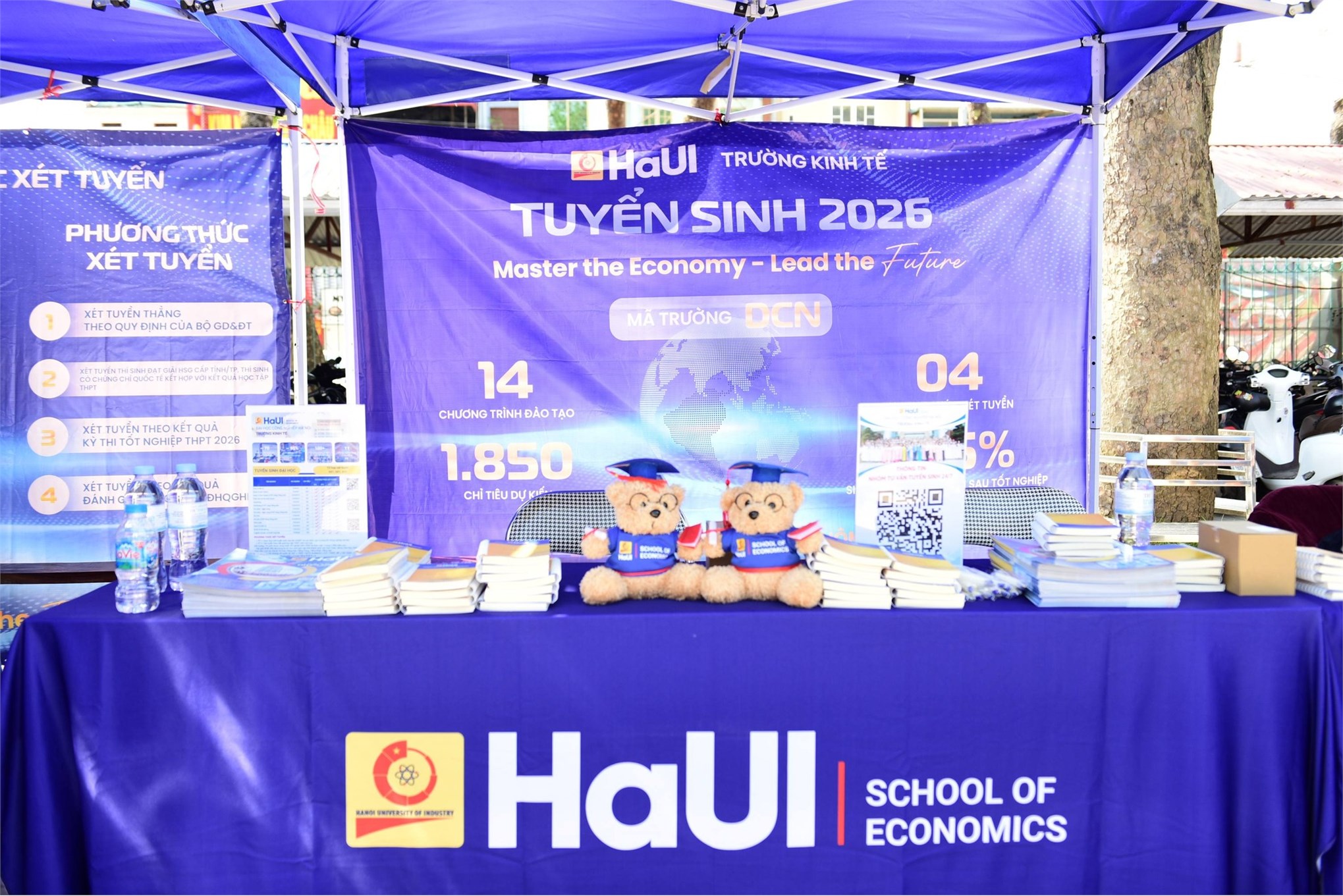 Trường Kinh tế, Đại học Công nghiệp Hà Nội tư vấn hướng nghiệp và tuyển sinh tại Trường THPT Hiệp Hòa số 2