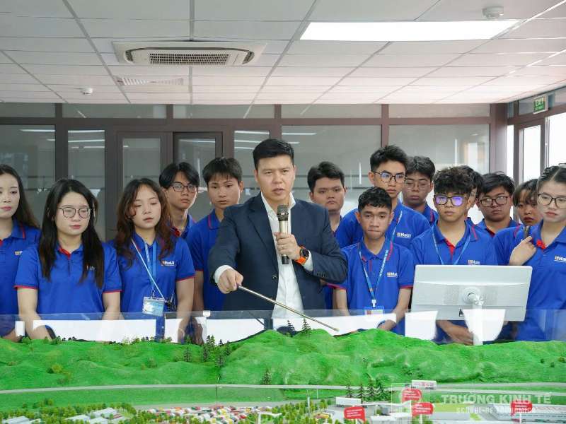 Tham quan thực tế Công viên Logistics Viettel Lạng Sơn của sinh viên ngành Logistics – Khoa Kinh doanh số - Trường Kinh tế