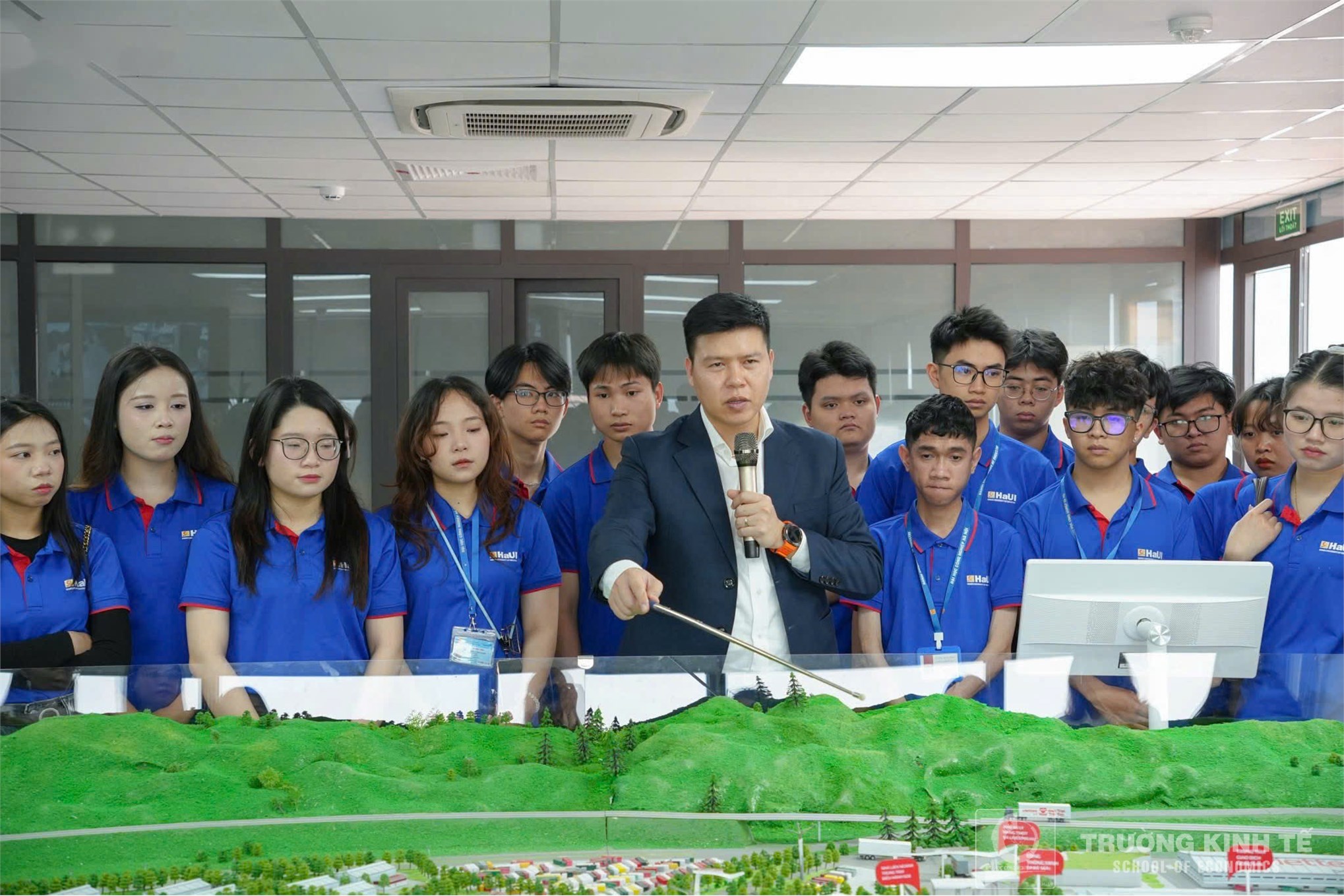 Tham quan thực tế Công viên Logistics Viettel Lạng Sơn của sinh viên ngành Logistics – Khoa Kinh doanh số - Trường Kinh tế