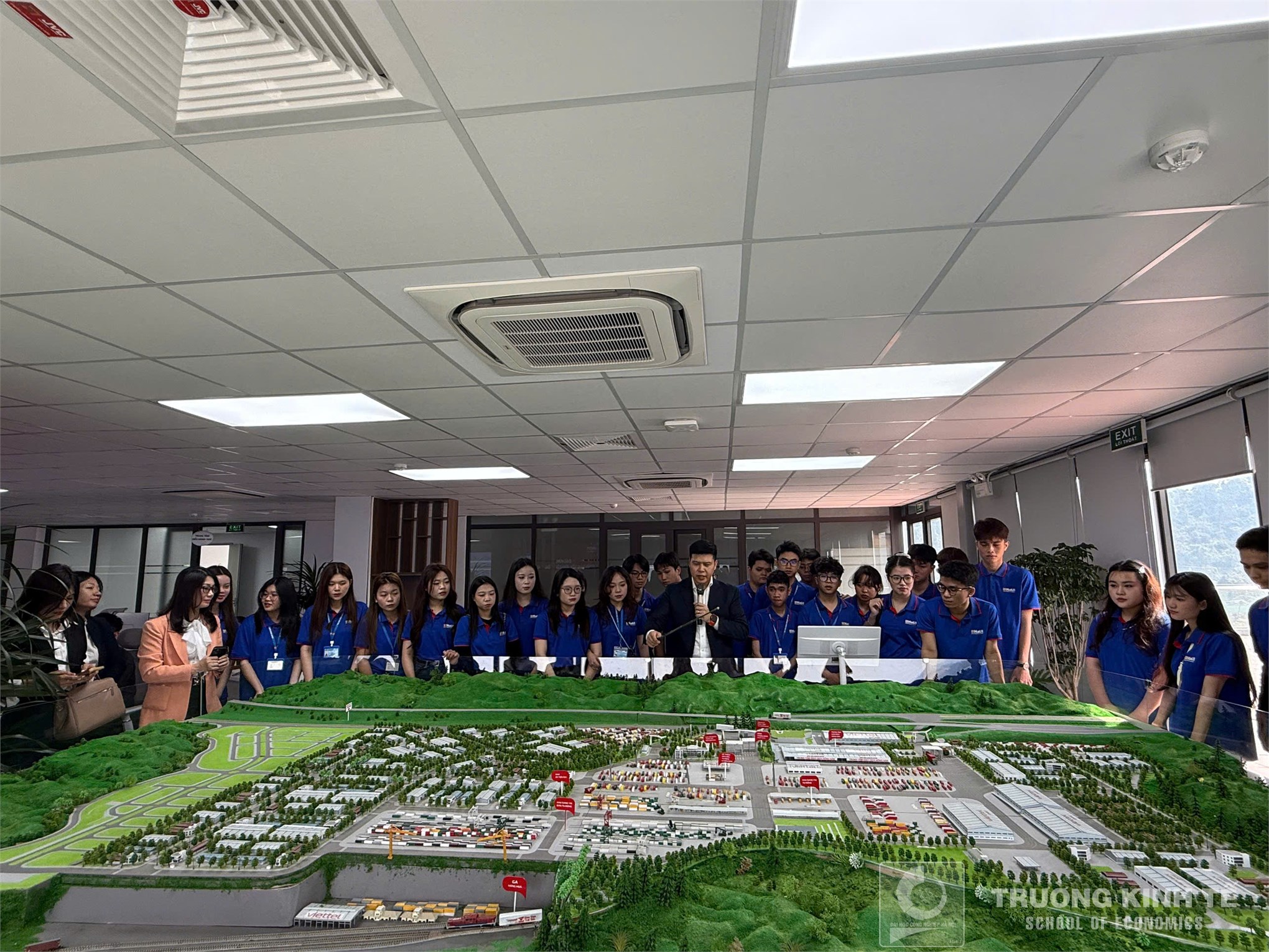 Tham quan thực tế Công viên Logistics Viettel Lạng Sơn của sinh viên ngành Logistics – Khoa Kinh doanh số - Trường Kinh tế