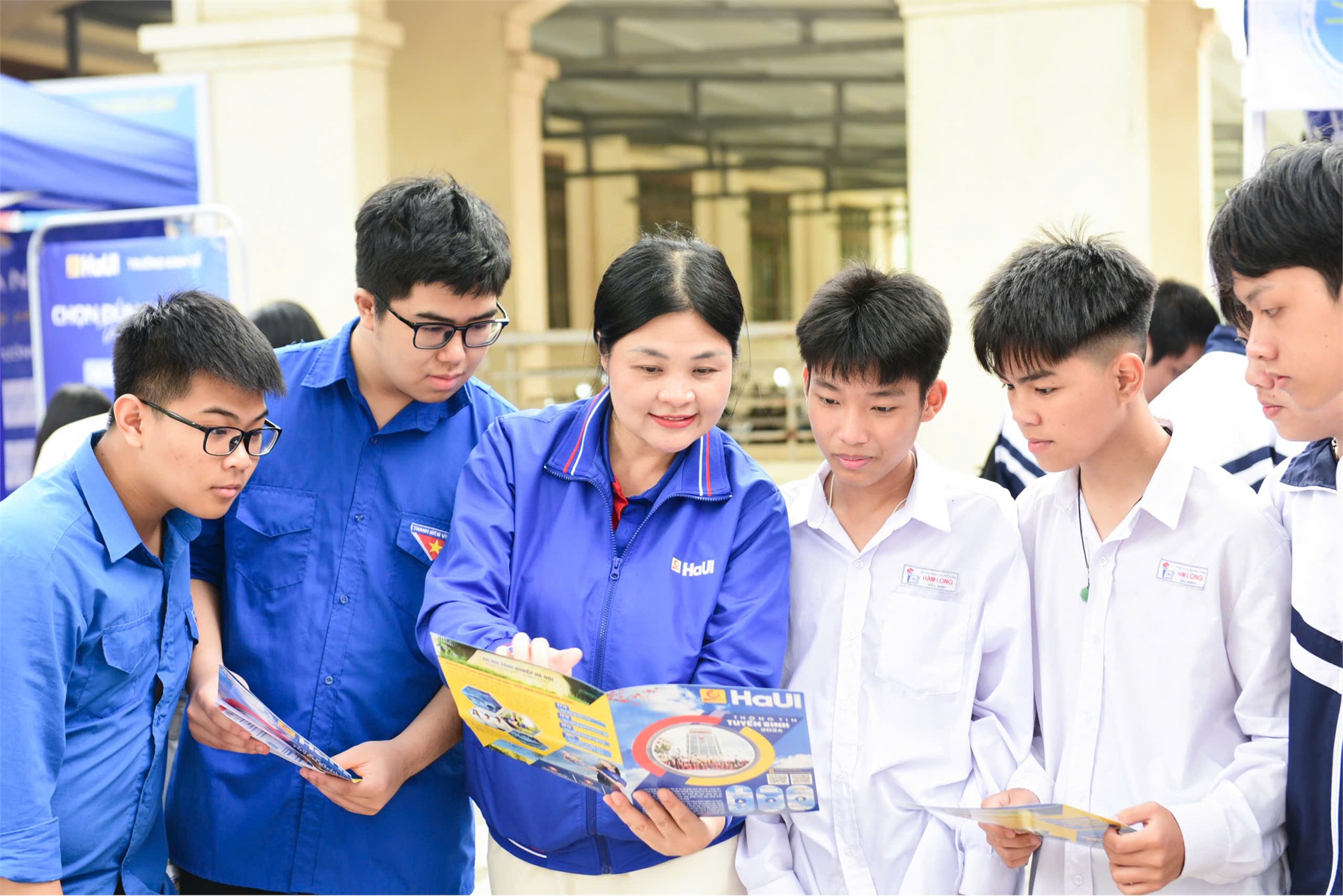 Trường Kinh tế, Đại học Công nghiệp Hà Nội tư vấn hướng nghiệp và tuyển sinh tại trường THPT Hàm Long