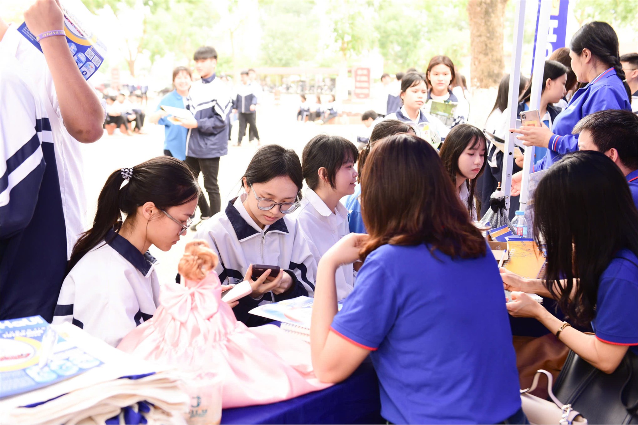 Trường Kinh tế, Đại học Công nghiệp Hà Nội tư vấn hướng nghiệp và tuyển sinh tại trường THPT Hàm Long