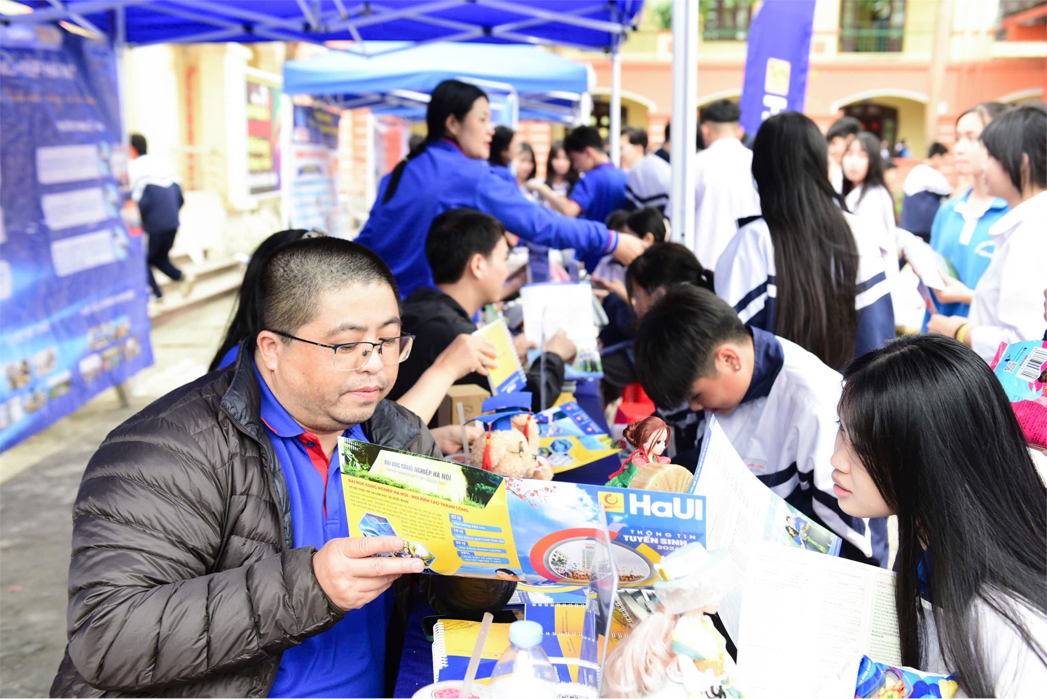 Trường Kinh tế, Đại học Công nghiệp Hà Nội tư vấn hướng nghiệp và tuyển sinh tại trường THPT Hàm Long