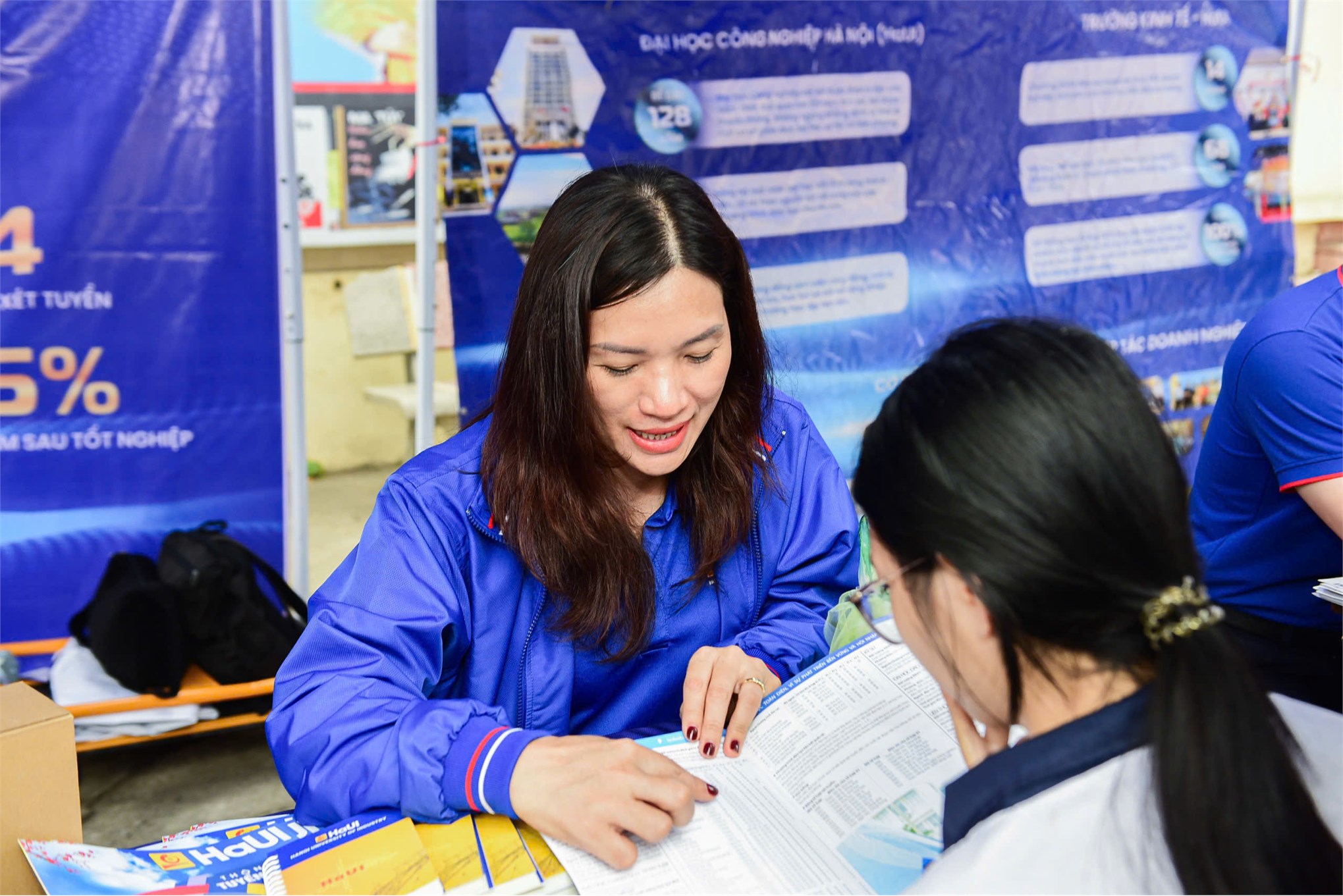 Trường Kinh tế, Đại học Công nghiệp Hà Nội tư vấn hướng nghiệp và tuyển sinh tại trường THPT Hàm Long