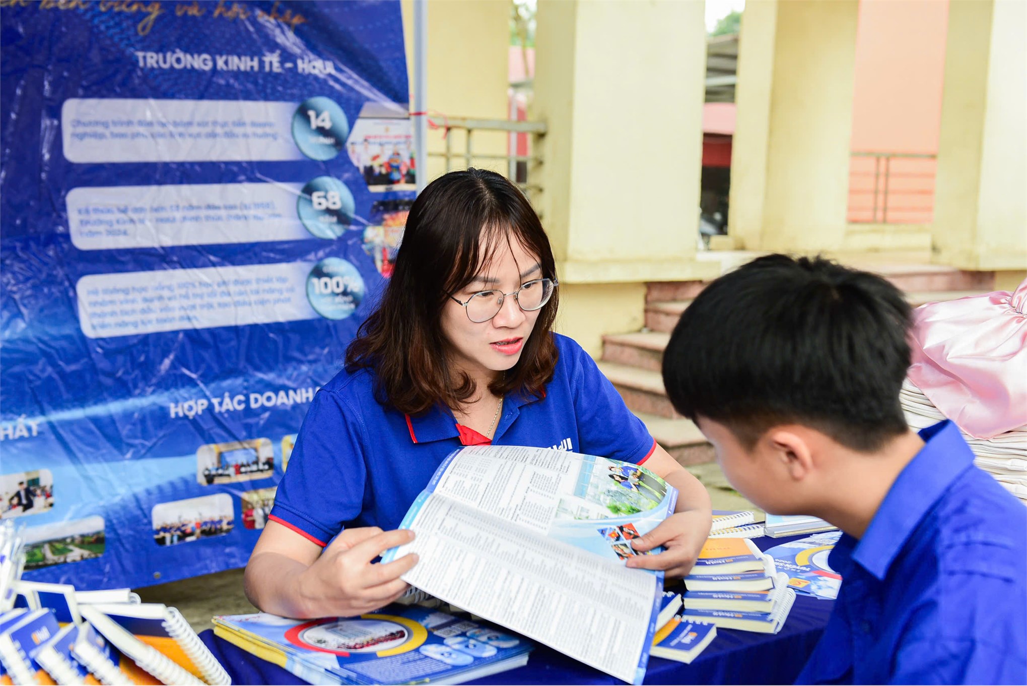 Trường Kinh tế, Đại học Công nghiệp Hà Nội tư vấn hướng nghiệp và tuyển sinh tại trường THPT Hàm Long