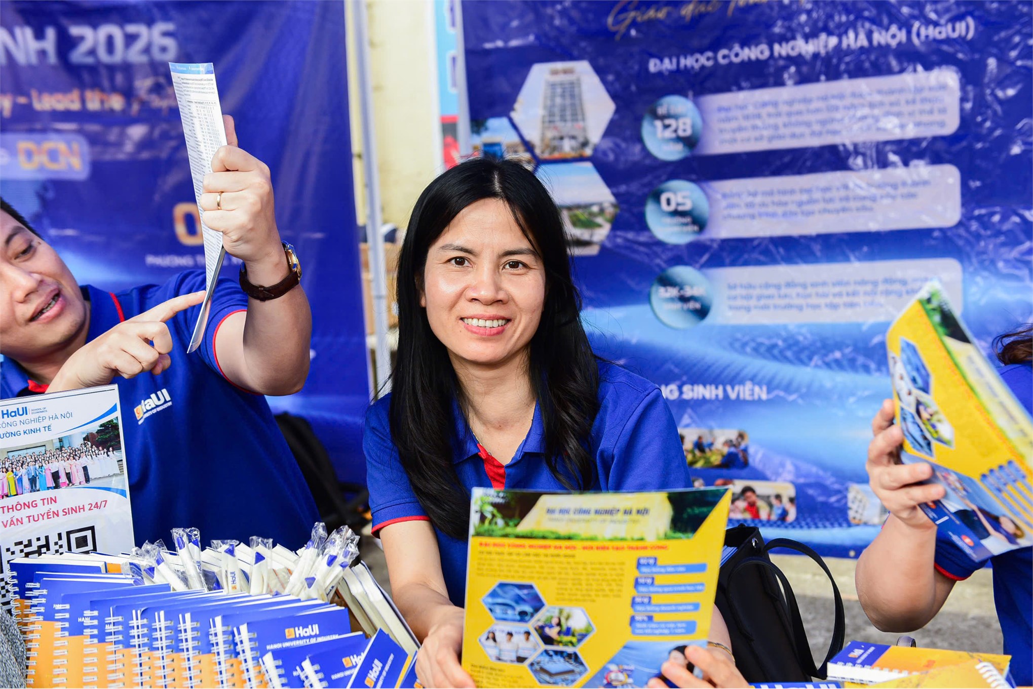 Trường Kinh tế, Đại học Công nghiệp Hà Nội tư vấn hướng nghiệp và tuyển sinh tại trường THPT Hàm Long