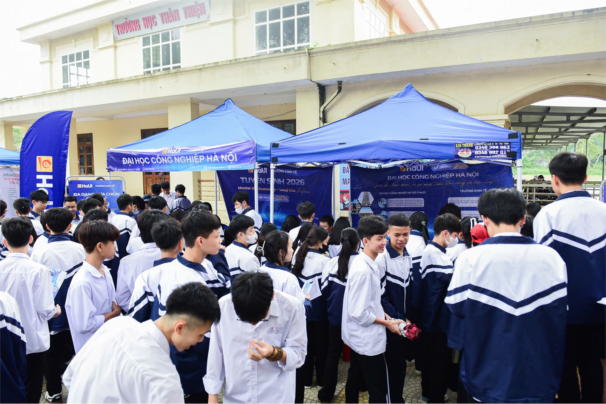 Trường Kinh tế, Đại học Công nghiệp Hà Nội tư vấn hướng nghiệp và tuyển sinh tại trường THPT Hàm Long