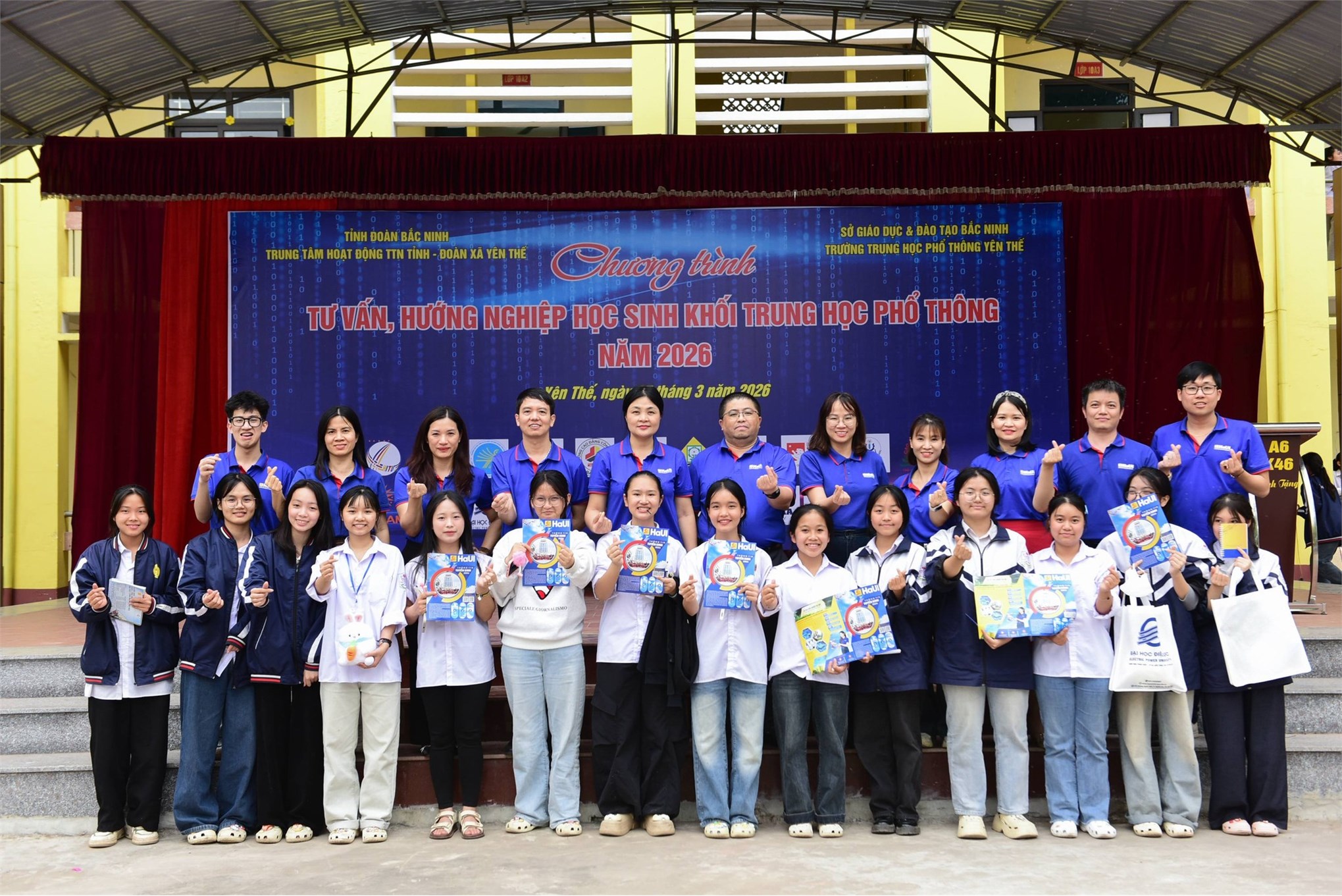 Trường Kinh tế, Đại học Công nghiệp Hà Nội tư vấn hướng nghiệp và tuyển sinh tại Trường THPT Yên Thế