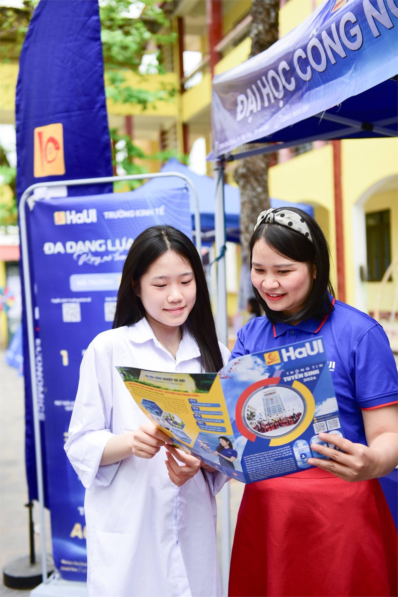 Trường Kinh tế, Đại học Công nghiệp Hà Nội tư vấn hướng nghiệp và tuyển sinh tại Trường THPT Yên Thế