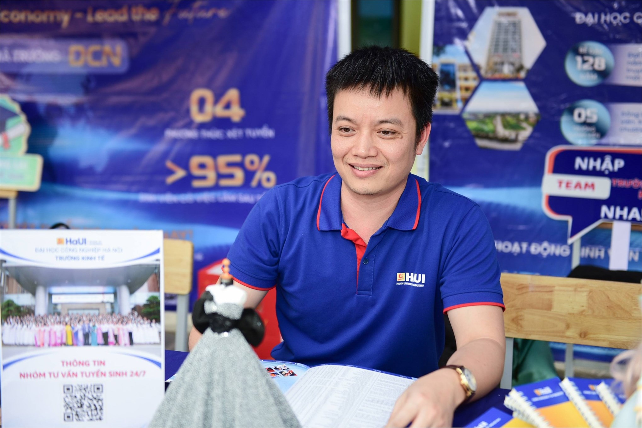 Trường Kinh tế, Đại học Công nghiệp Hà Nội tư vấn hướng nghiệp và tuyển sinh tại Trường THPT Yên Thế