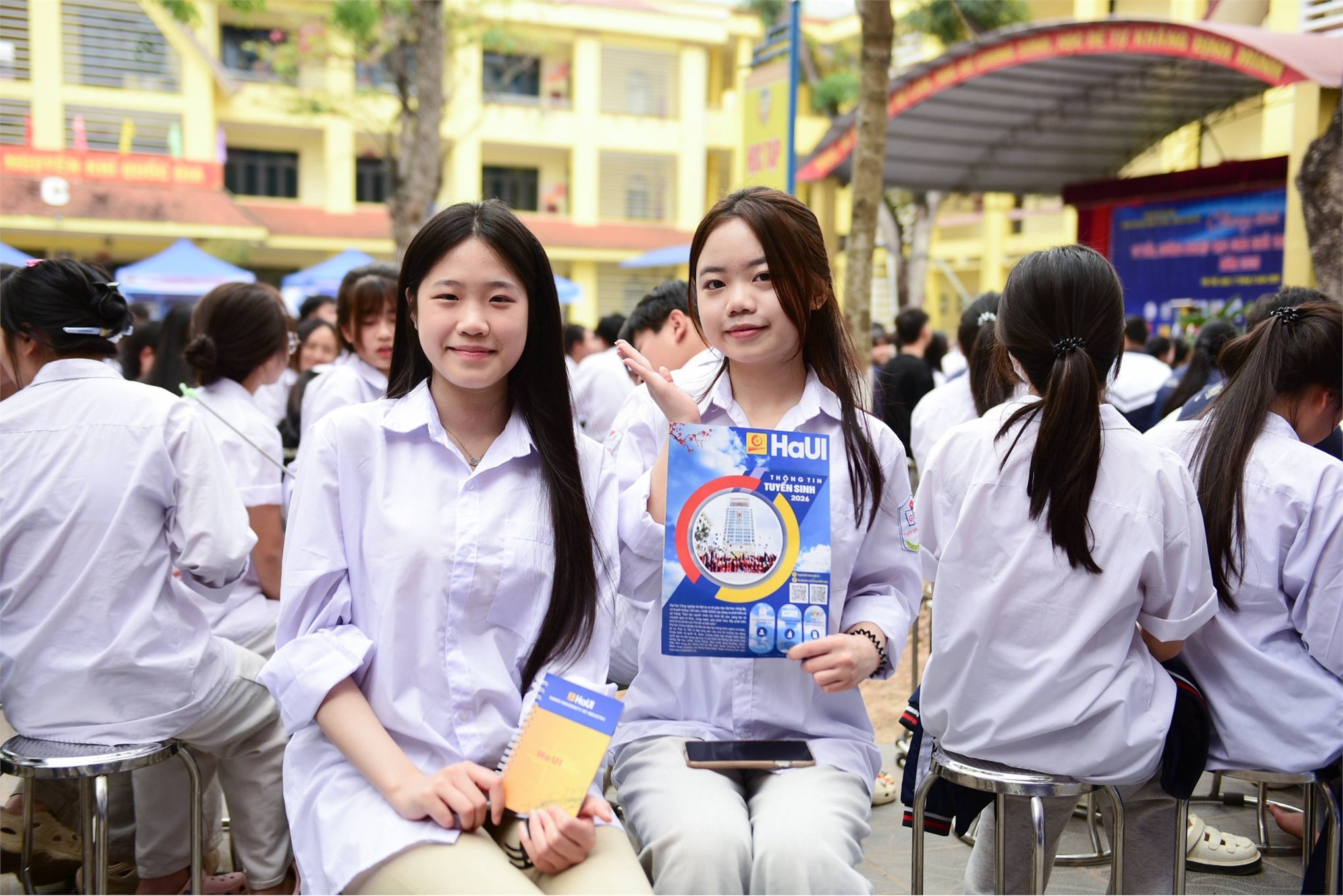 Trường Kinh tế, Đại học Công nghiệp Hà Nội tư vấn hướng nghiệp và tuyển sinh tại Trường THPT Yên Thế