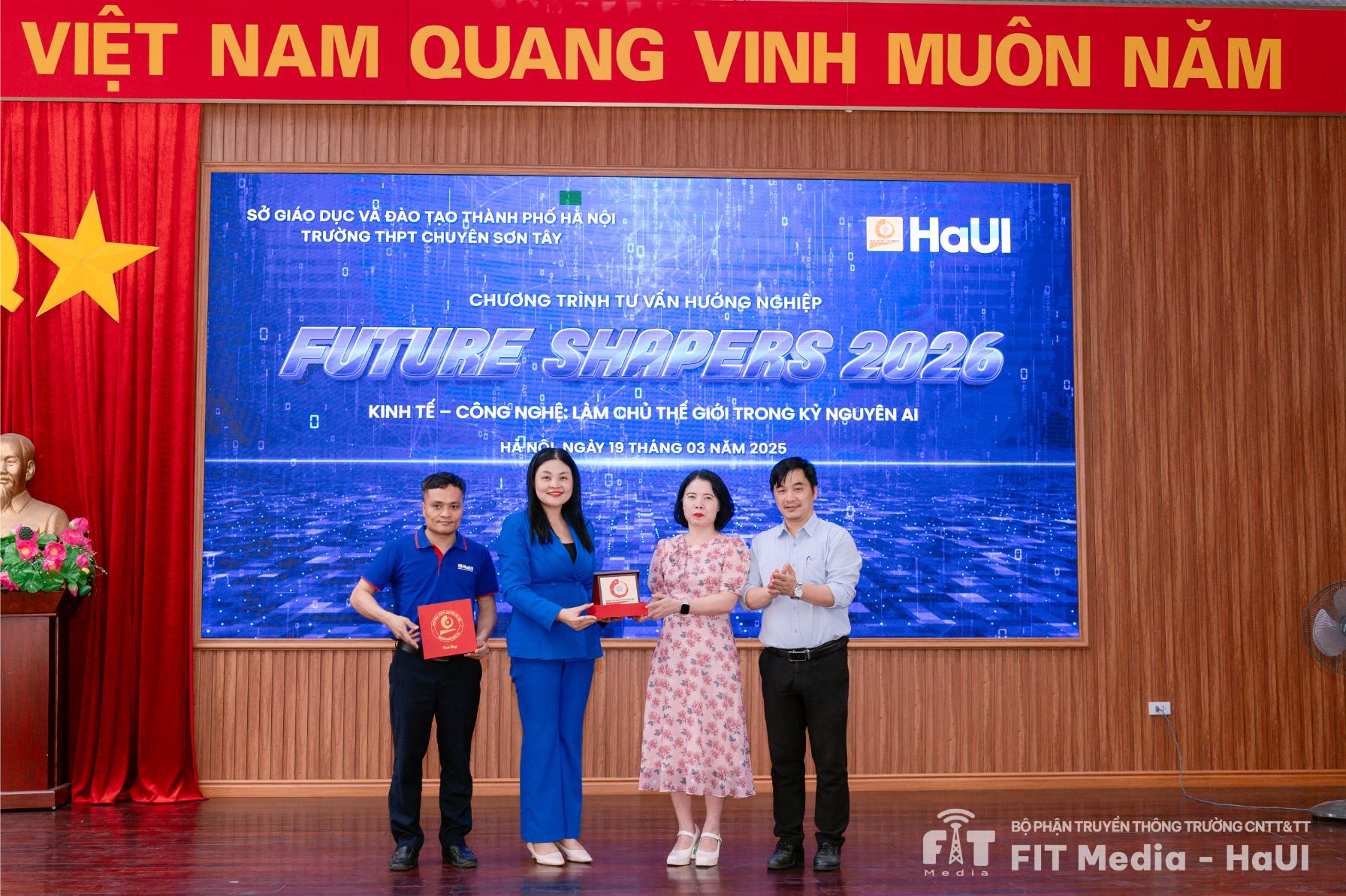 Học Kinh tế trong kỷ nguyên AI: Đại học Công nghiệp Hà Nội tư vấn hướng nghiệp cho học sinh THPT Chuyên Sơn Tây