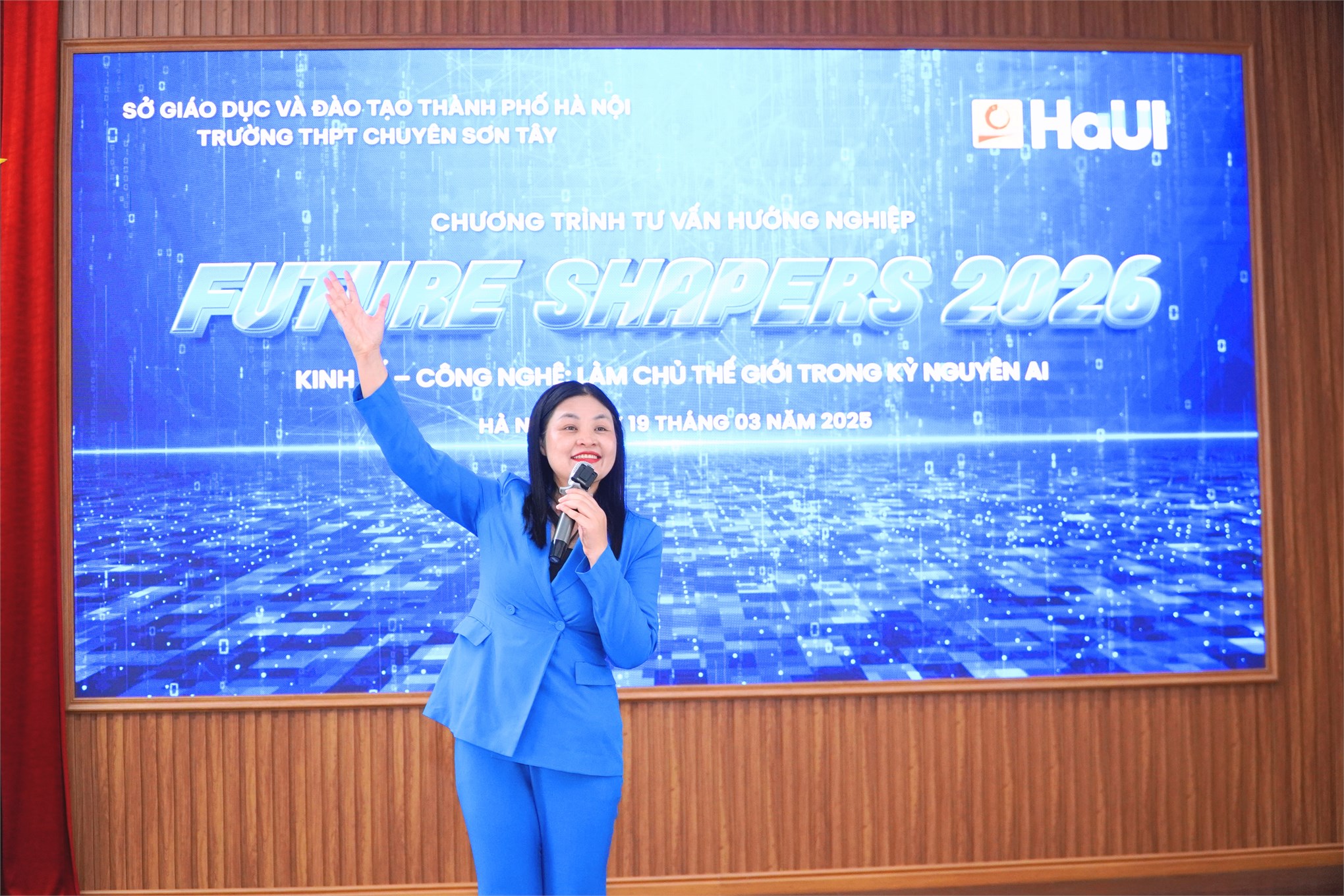 Học Kinh tế trong kỷ nguyên AI: Đại học Công nghiệp Hà Nội tư vấn hướng nghiệp cho học sinh THPT Chuyên Sơn Tây