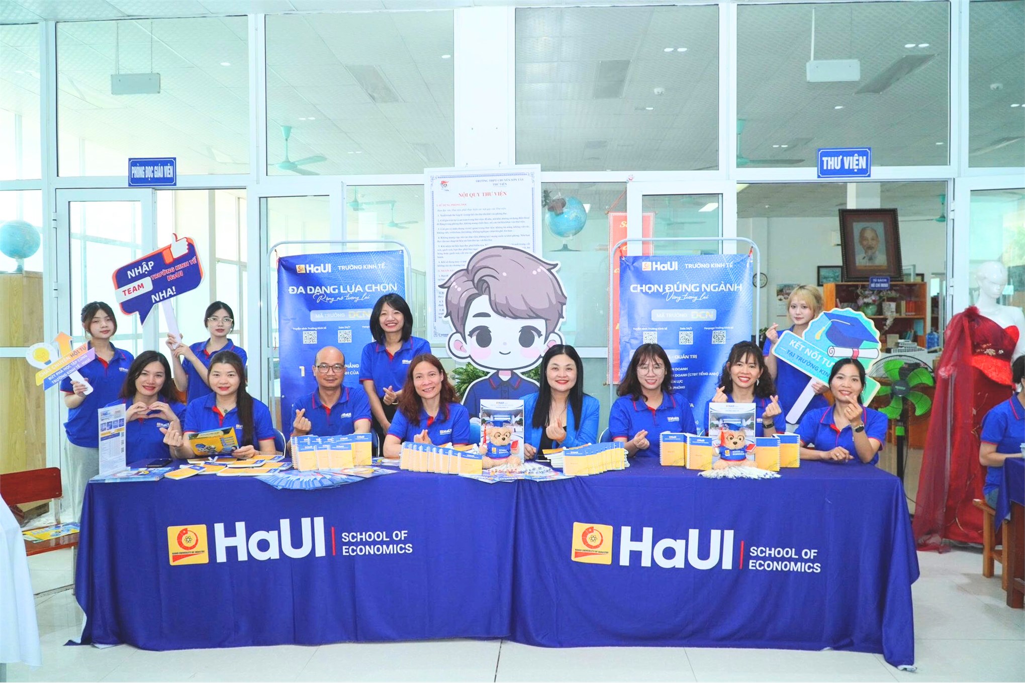 Học Kinh tế trong kỷ nguyên AI: Đại học Công nghiệp Hà Nội tư vấn hướng nghiệp cho học sinh THPT Chuyên Sơn Tây