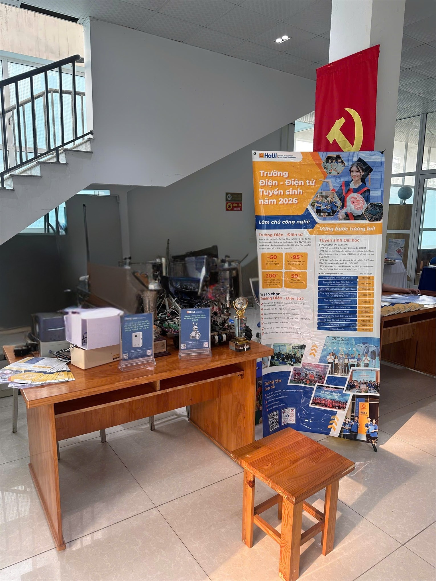 Học Kinh tế trong kỷ nguyên AI: Đại học Công nghiệp Hà Nội tư vấn hướng nghiệp cho học sinh THPT Chuyên Sơn Tây