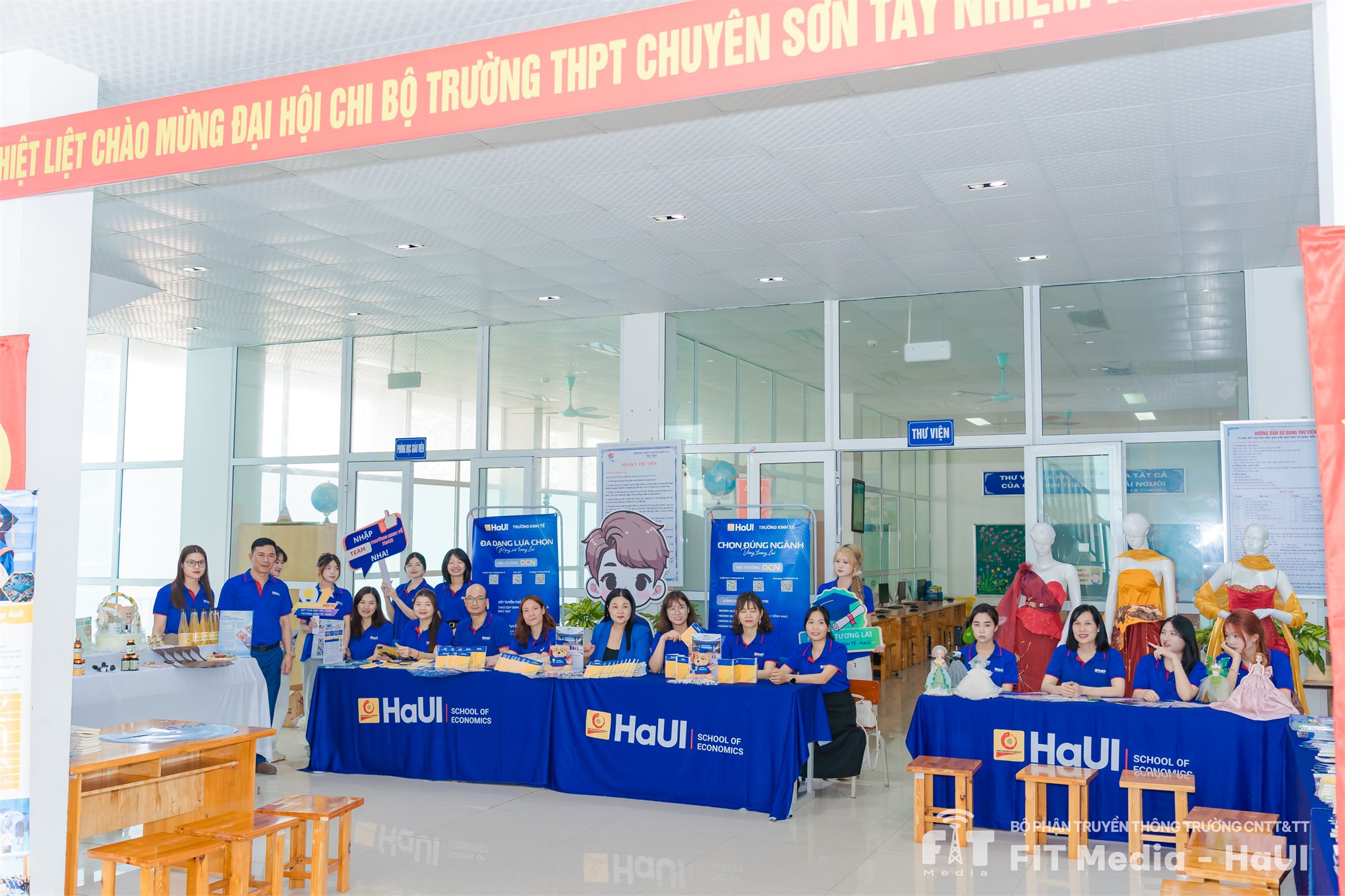 Học Kinh tế trong kỷ nguyên AI: Đại học Công nghiệp Hà Nội tư vấn hướng nghiệp cho học sinh THPT Chuyên Sơn Tây