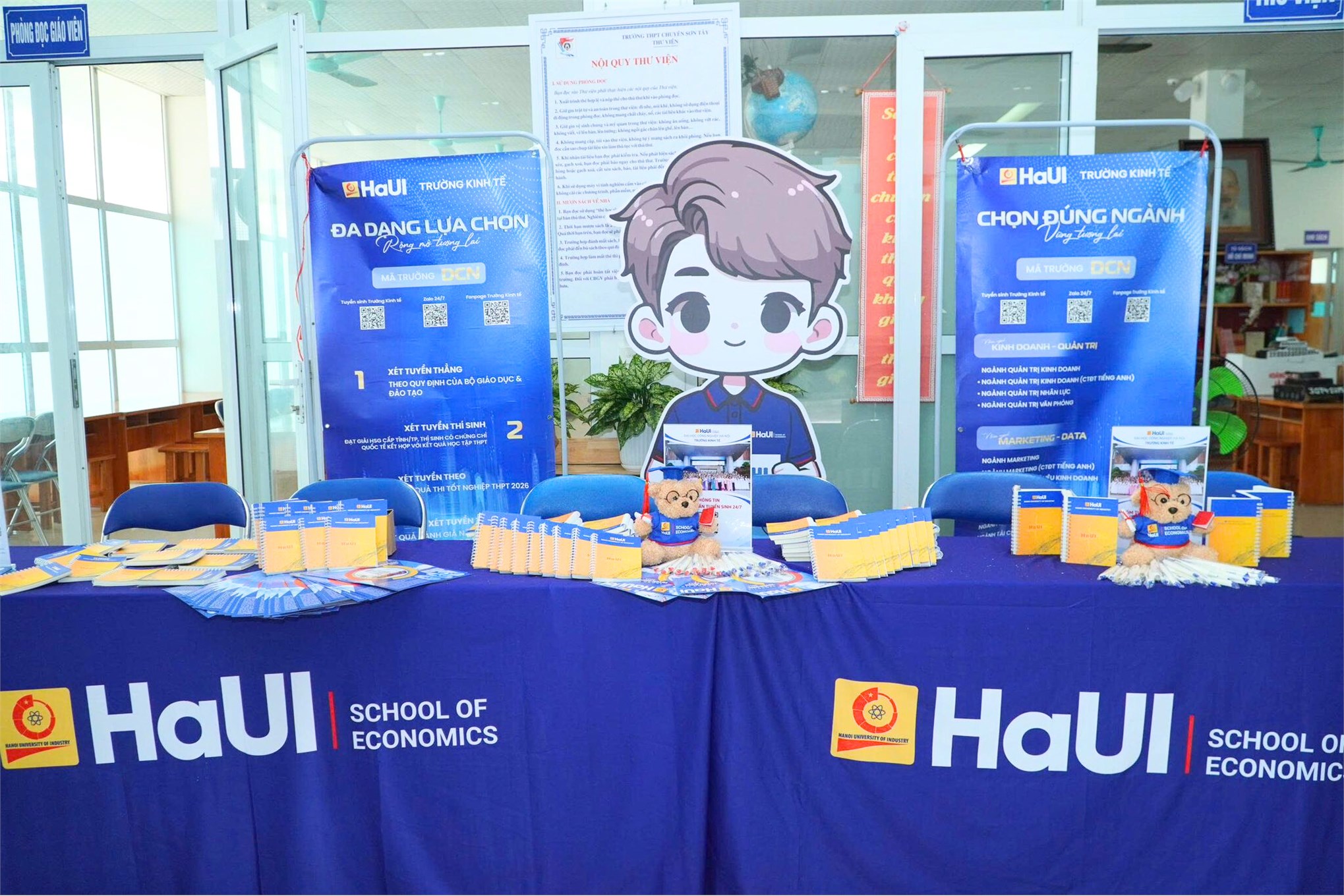 Học Kinh tế trong kỷ nguyên AI: Đại học Công nghiệp Hà Nội tư vấn hướng nghiệp cho học sinh THPT Chuyên Sơn Tây