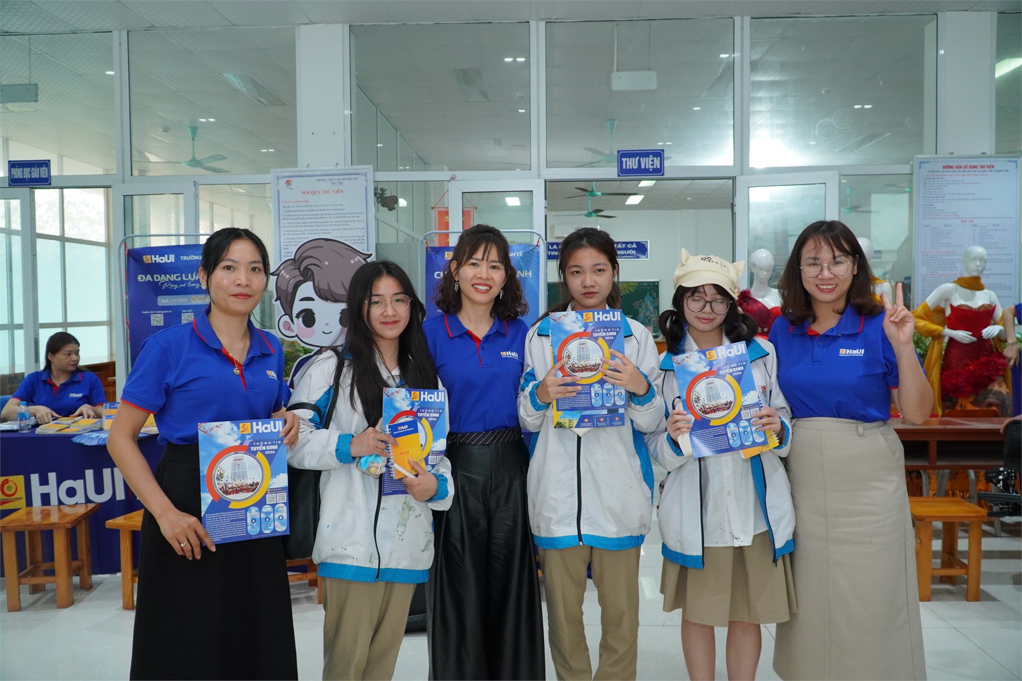 Học Kinh tế trong kỷ nguyên AI: Đại học Công nghiệp Hà Nội tư vấn hướng nghiệp cho học sinh THPT Chuyên Sơn Tây