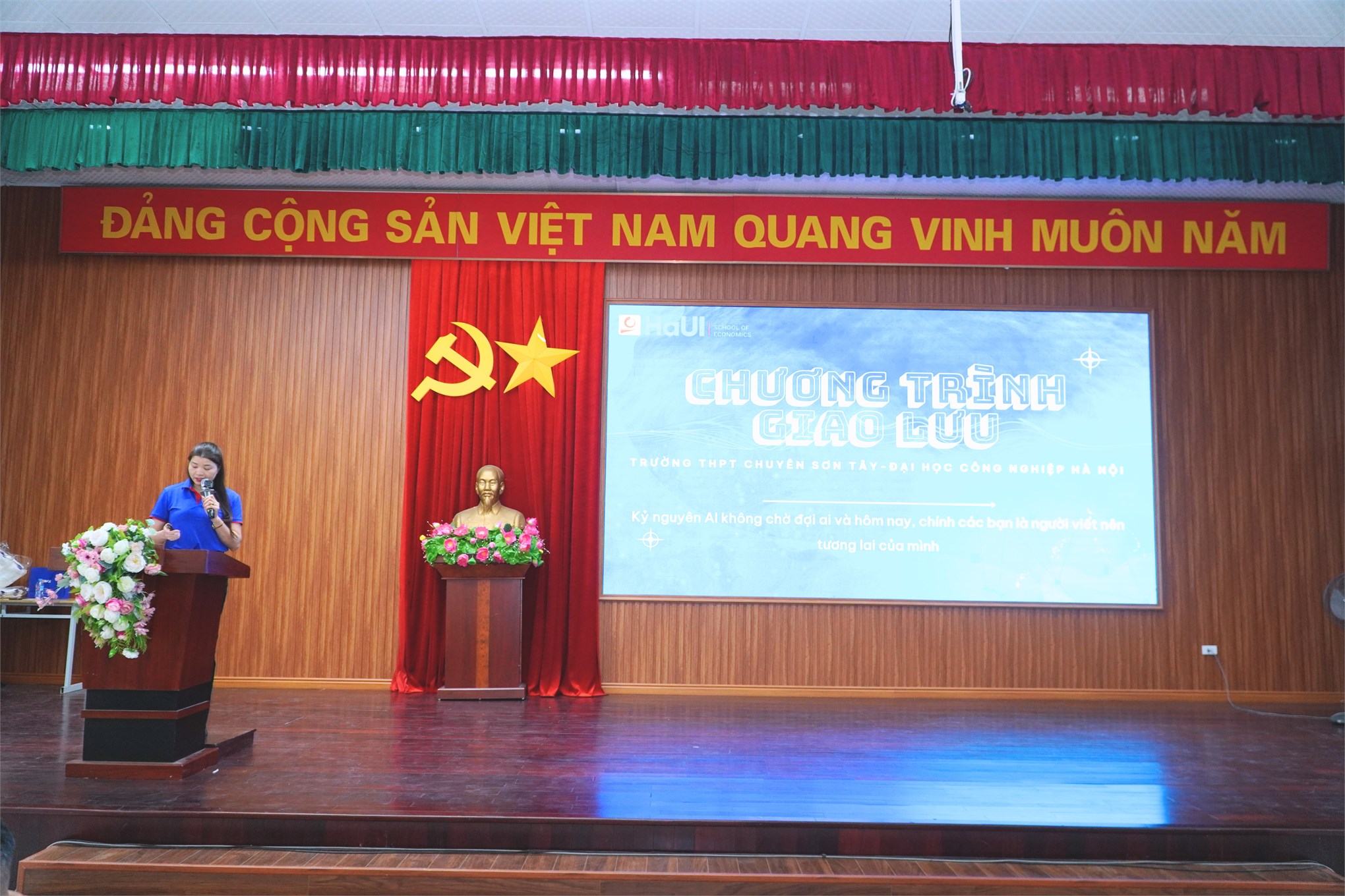 Học Kinh tế trong kỷ nguyên AI: Đại học Công nghiệp Hà Nội tư vấn hướng nghiệp cho học sinh THPT Chuyên Sơn Tây