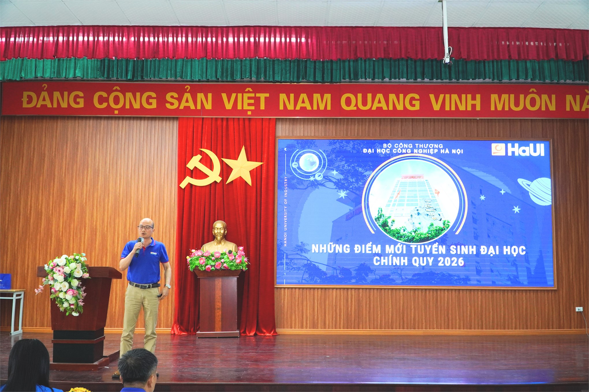 Học Kinh tế trong kỷ nguyên AI: Đại học Công nghiệp Hà Nội tư vấn hướng nghiệp cho học sinh THPT Chuyên Sơn Tây
